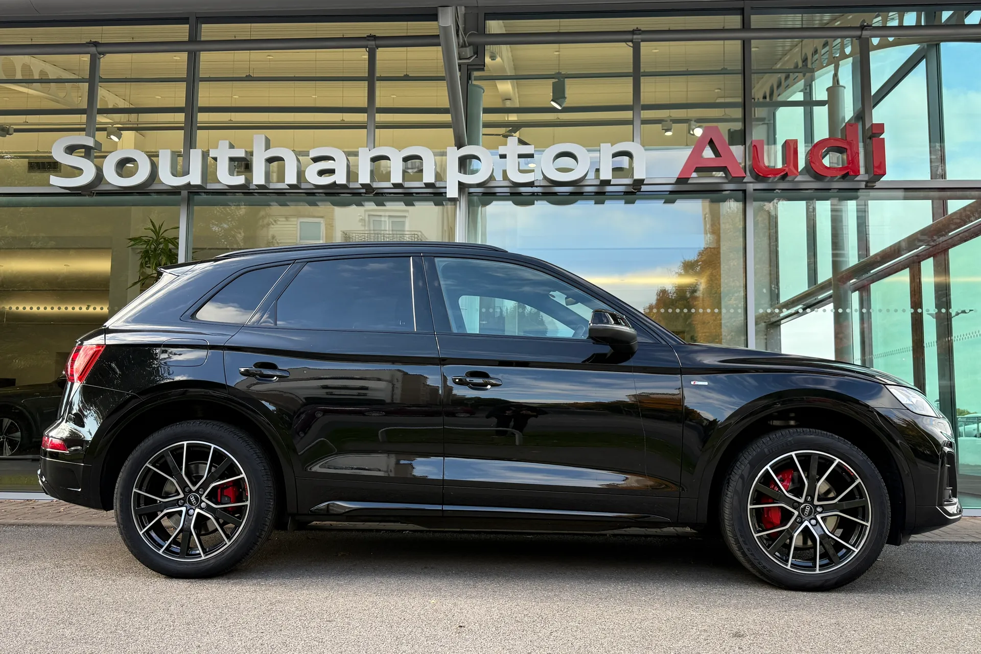 Audi Q5 thumbnail image number 2