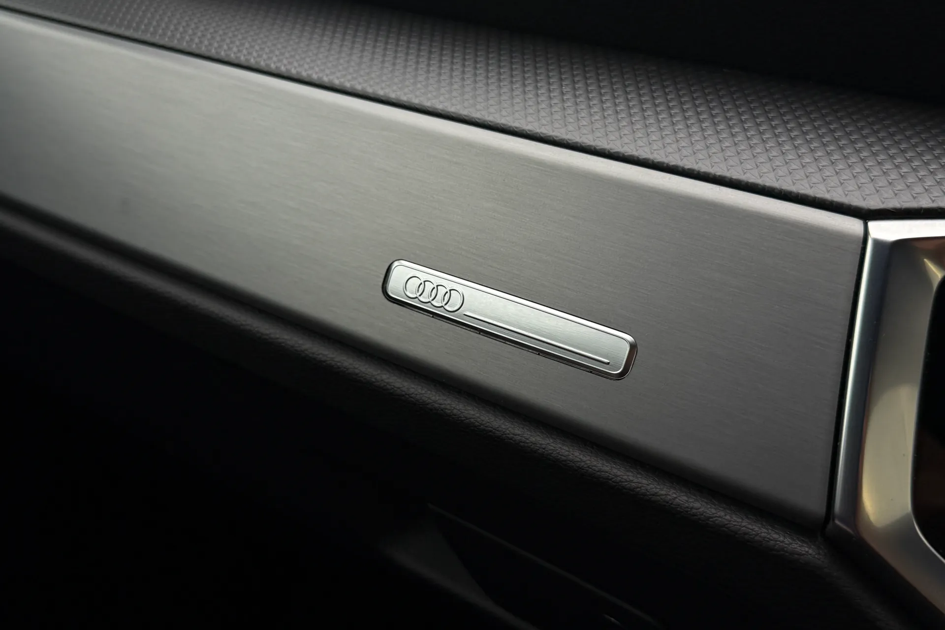 Audi Q3 thumbnail image number 12