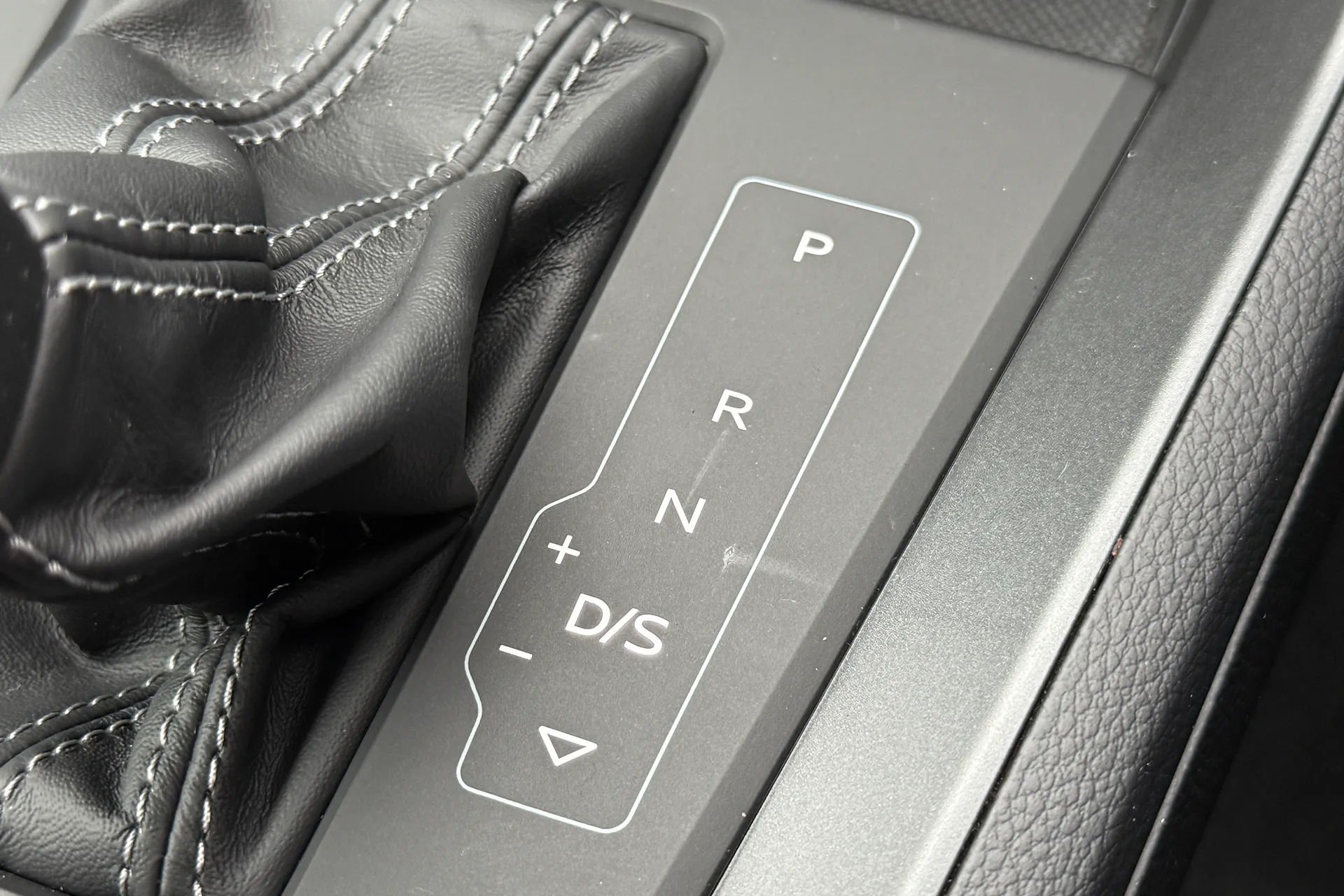 Audi Q3 thumbnail image number 31