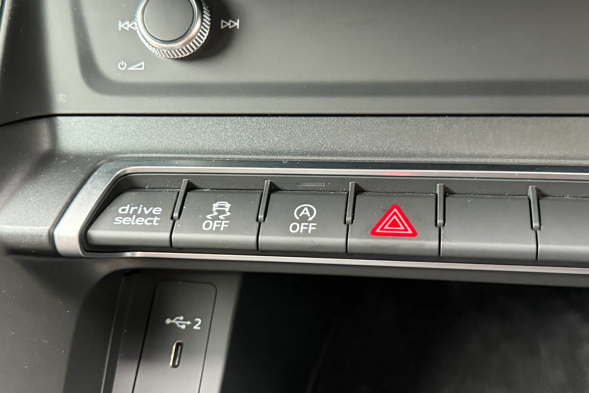 Audi Q3 thumbnail image number 30