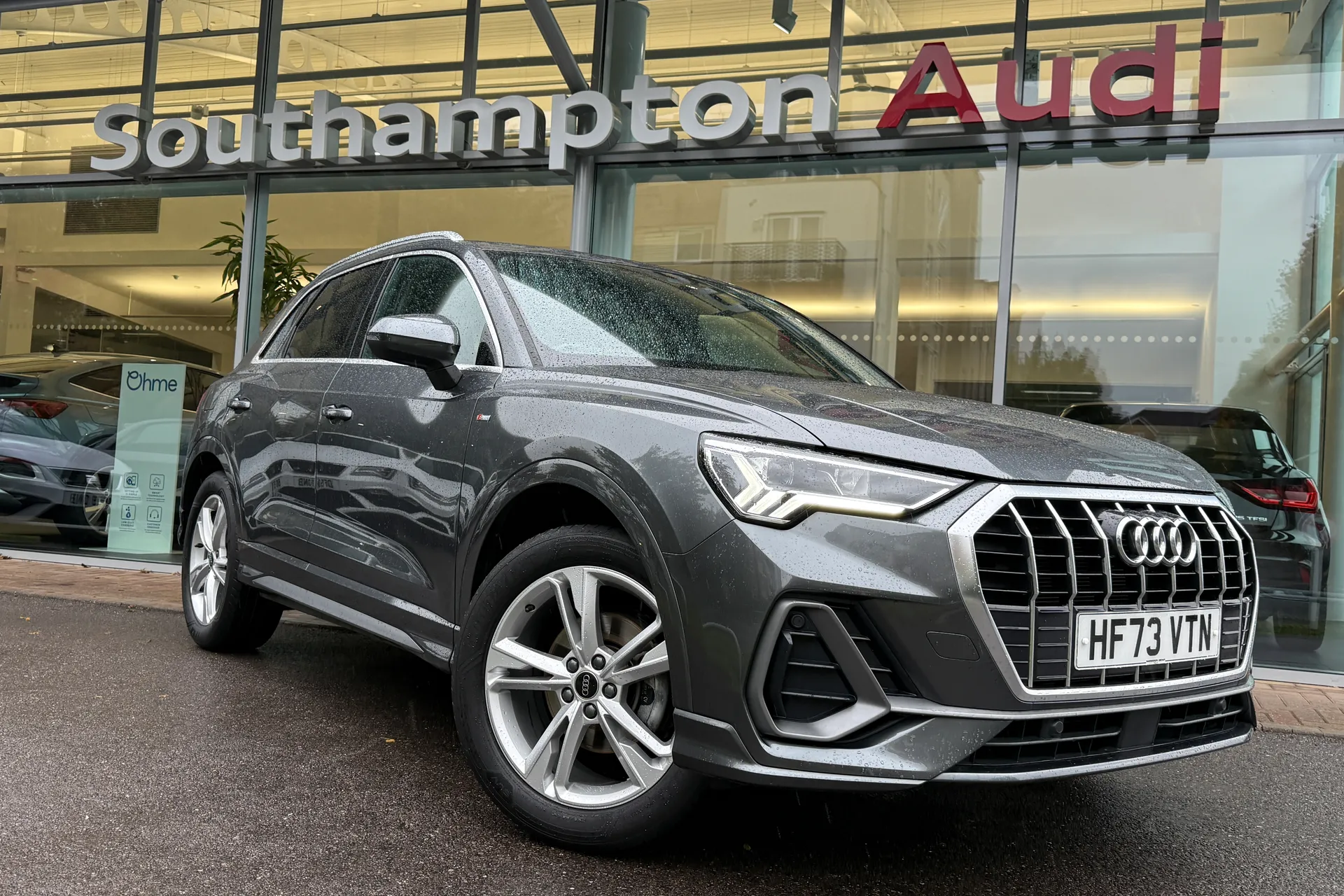 Audi Q3 focused image