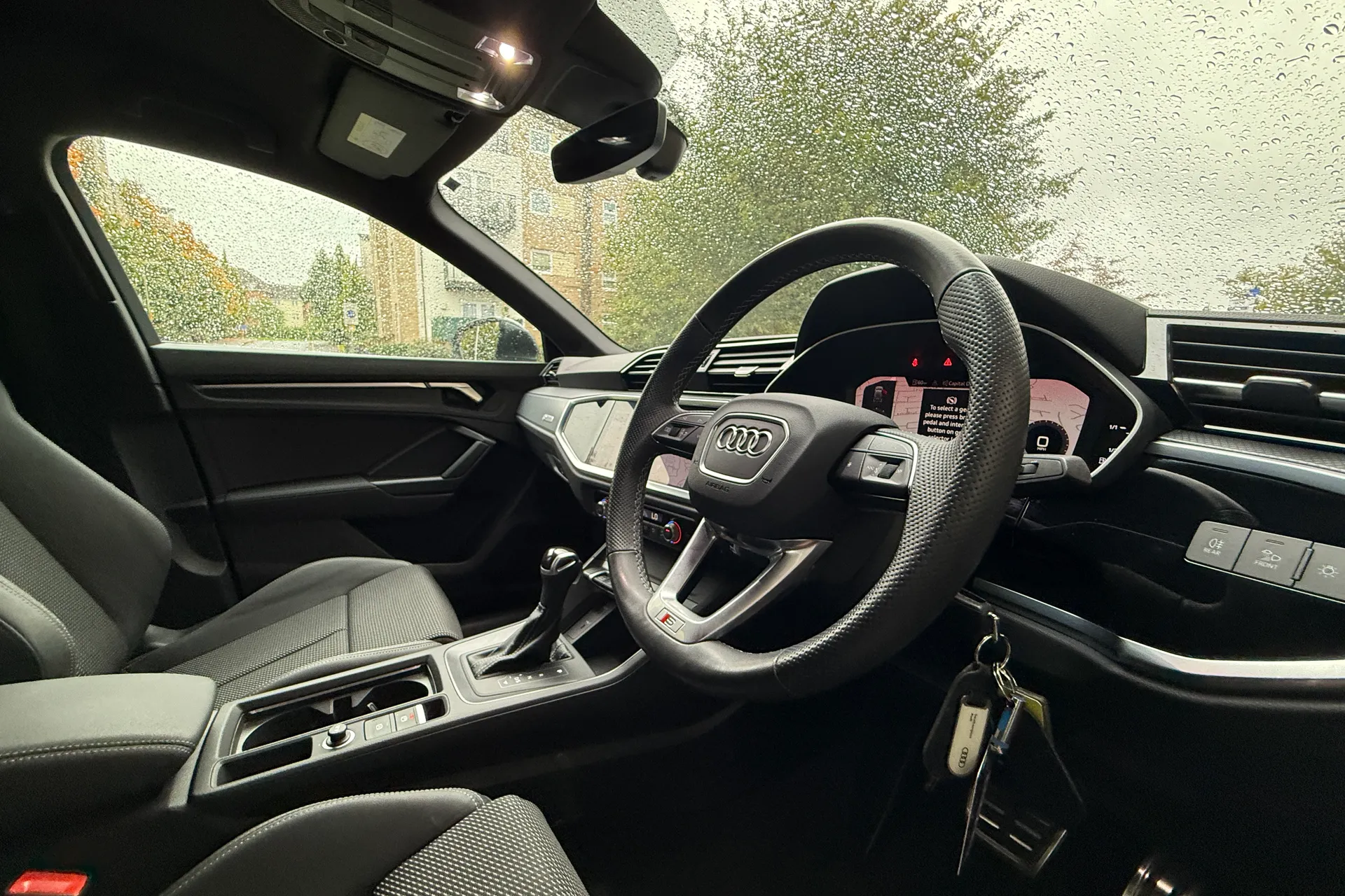 Audi Q3 thumbnail image number 6