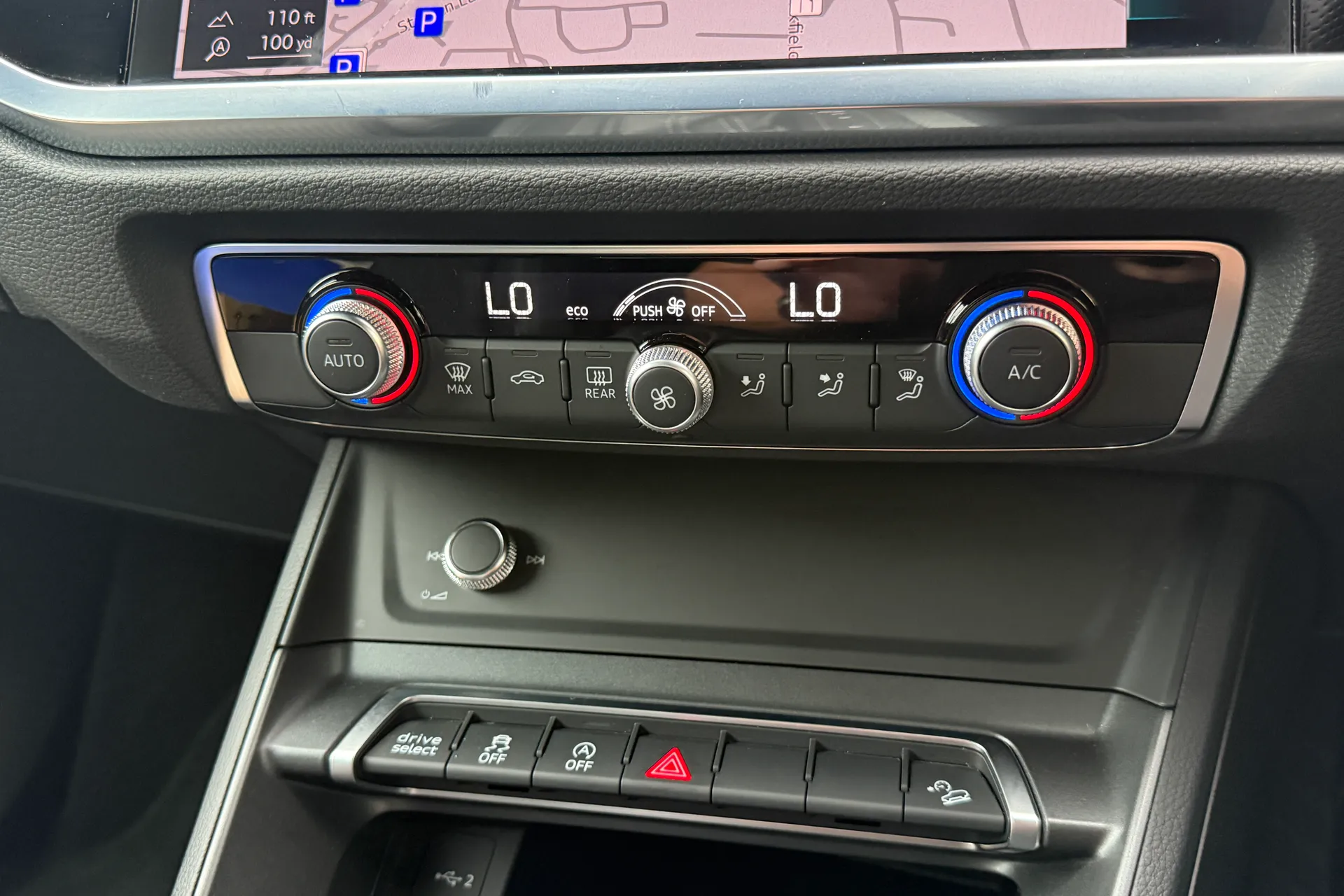 Audi Q3 thumbnail image number 16