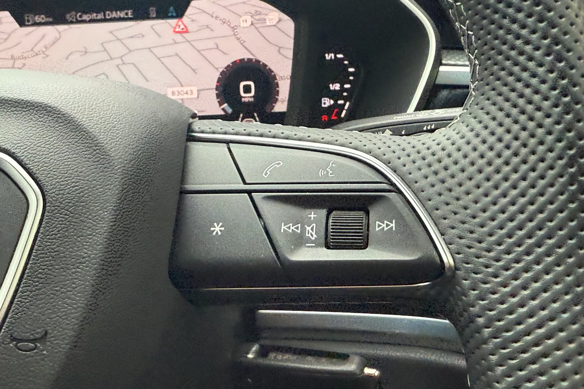 Audi Q3 thumbnail image number 21