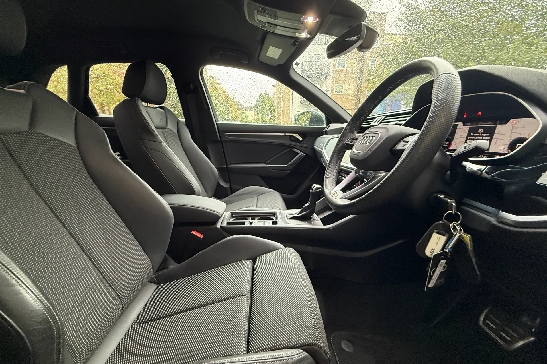 Audi Q3 thumbnail image number 14