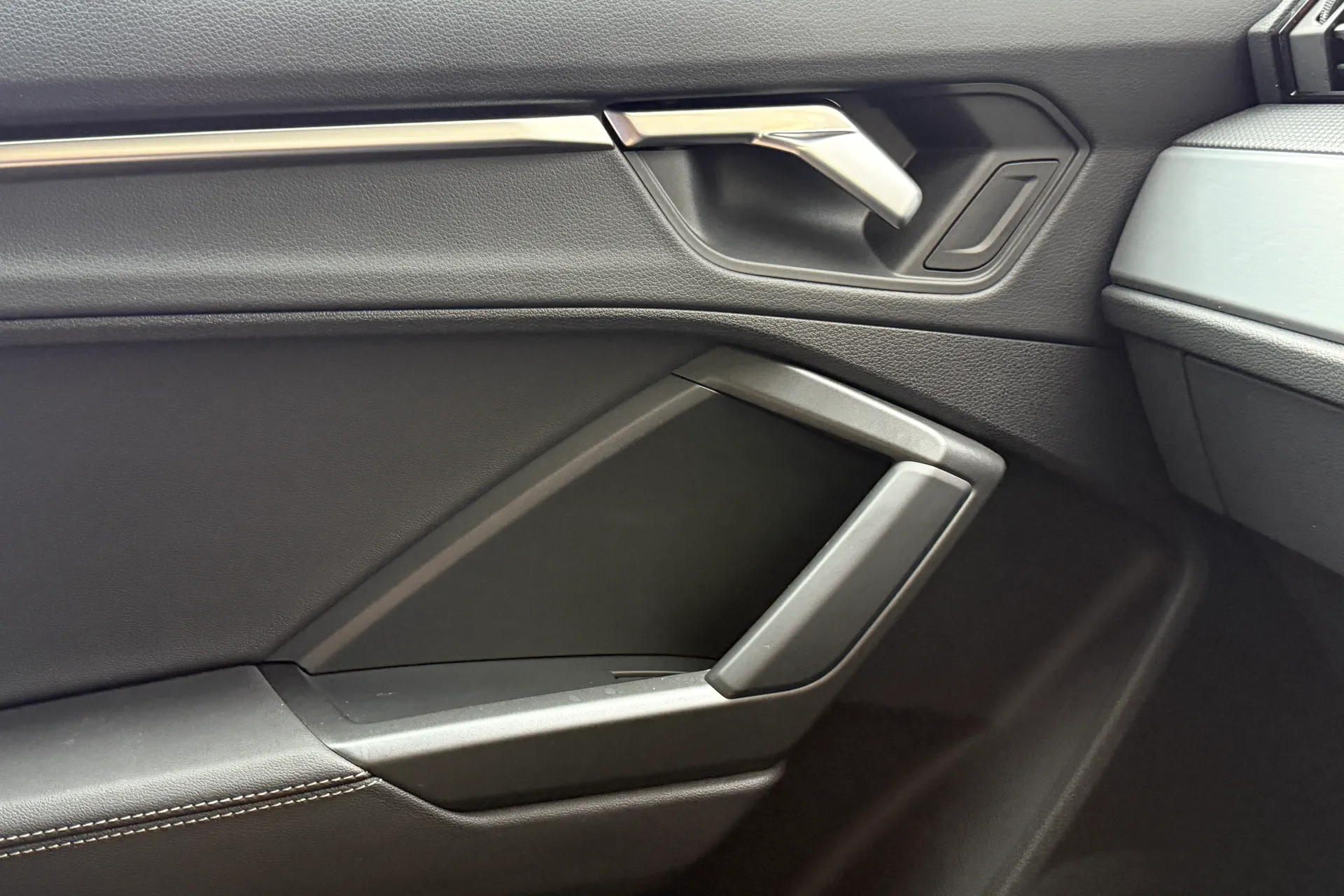 Audi Q3 thumbnail image number 36