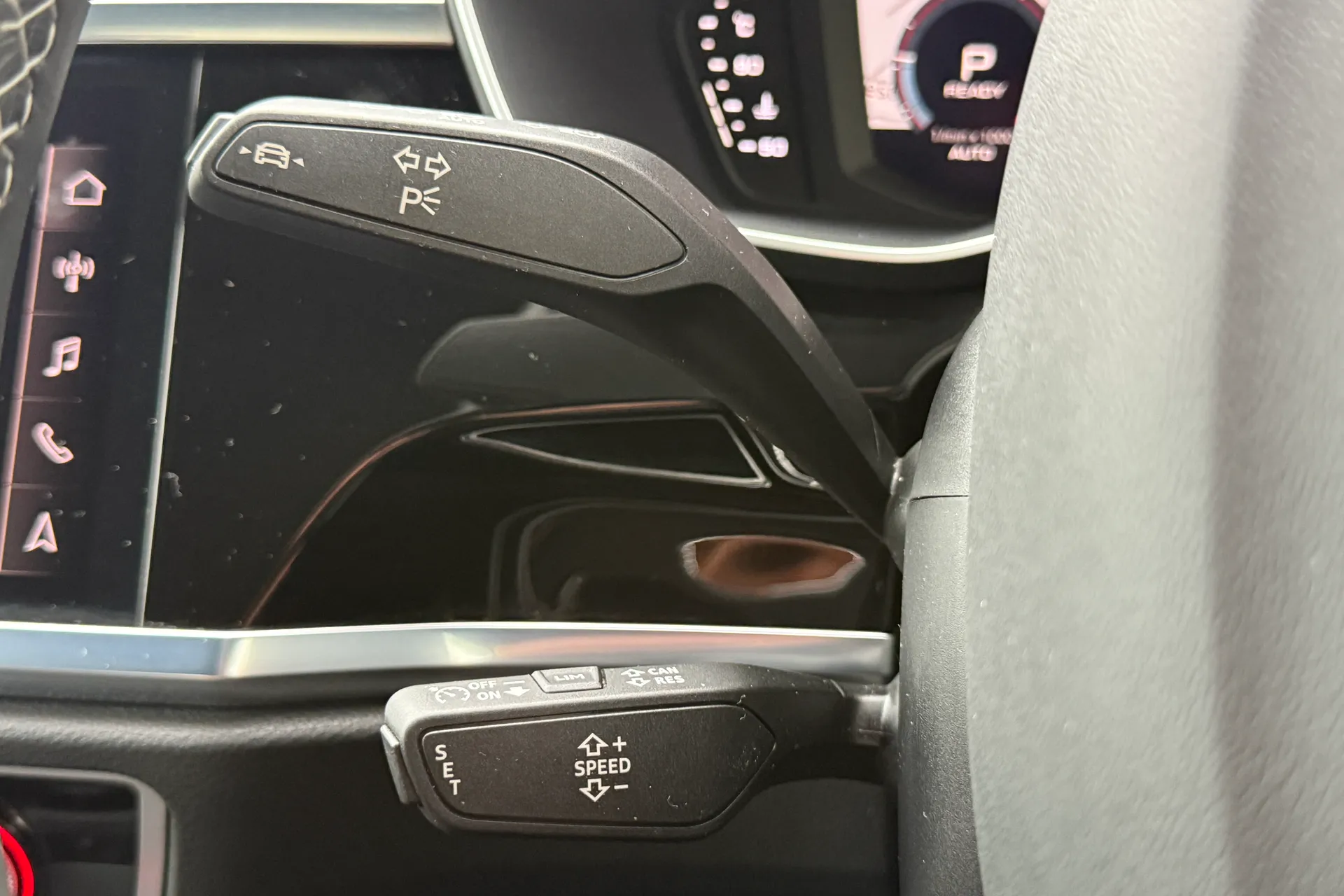 Audi Q3 thumbnail image number 23