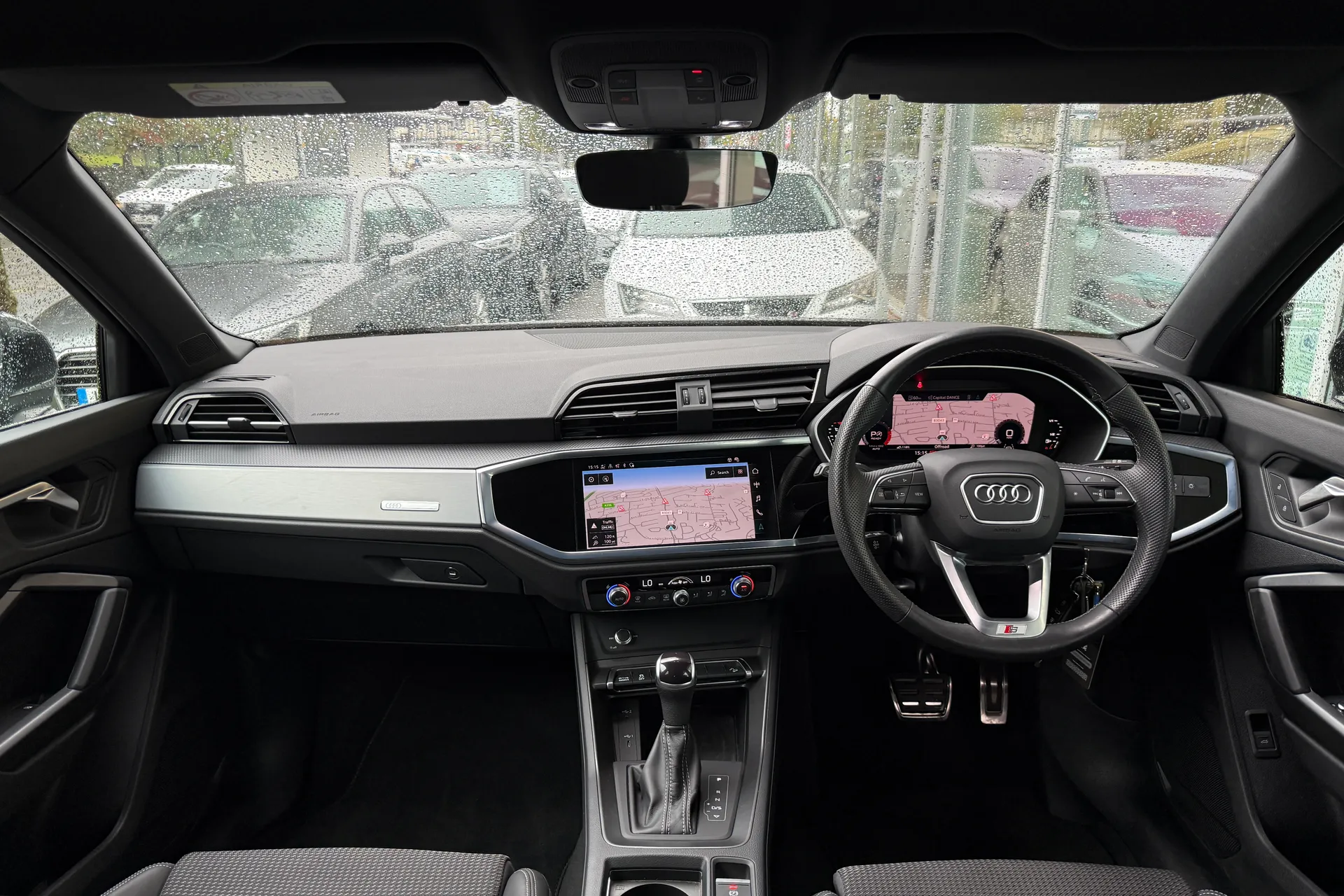 Audi Q3 thumbnail image number 8