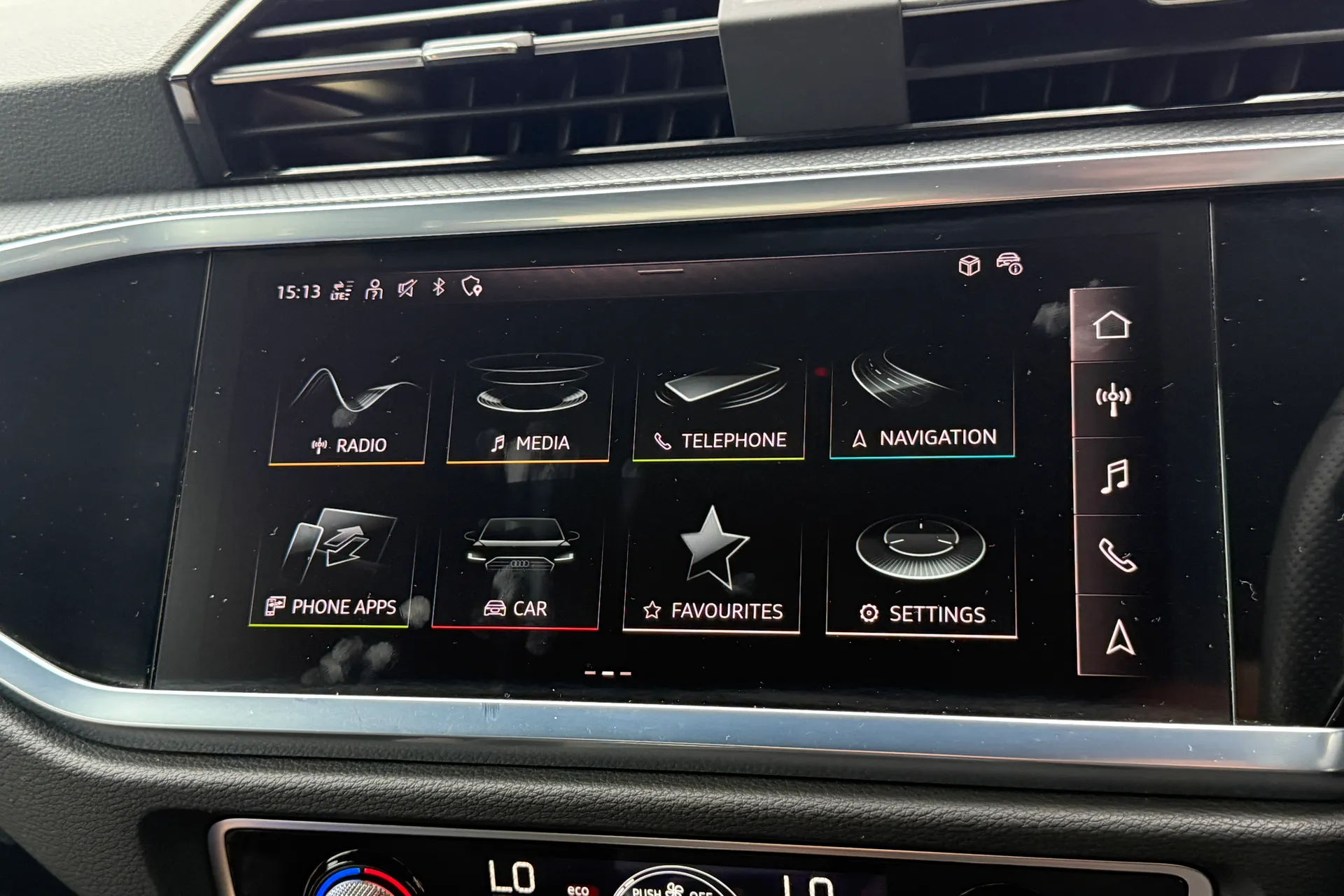 Audi Q3 thumbnail image number 27