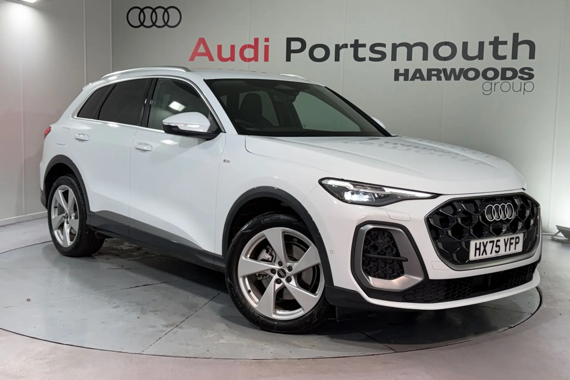 Audi Q5 focused image