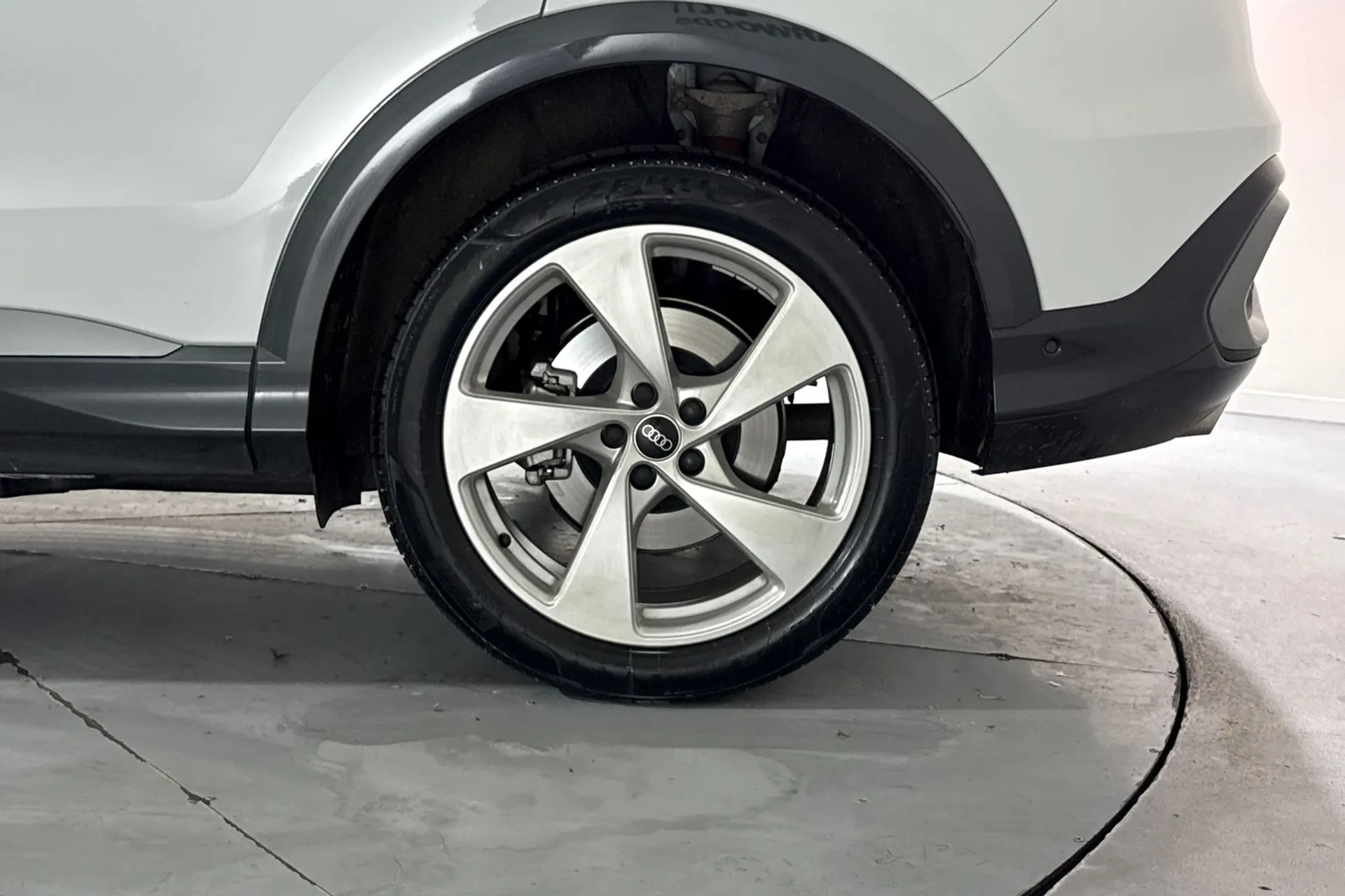 Audi Q5 thumbnail image number 13