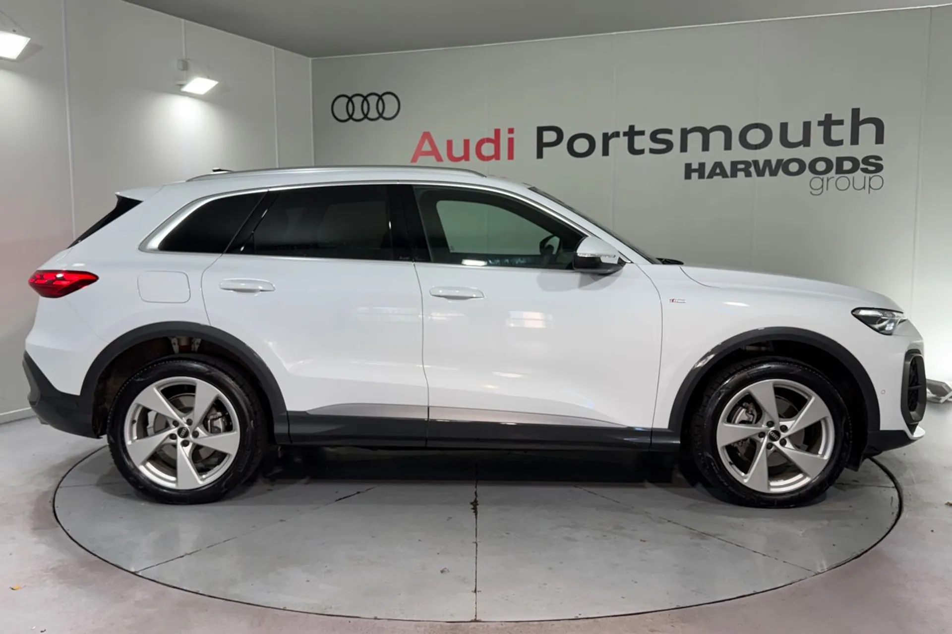 Audi Q5 thumbnail image number 2