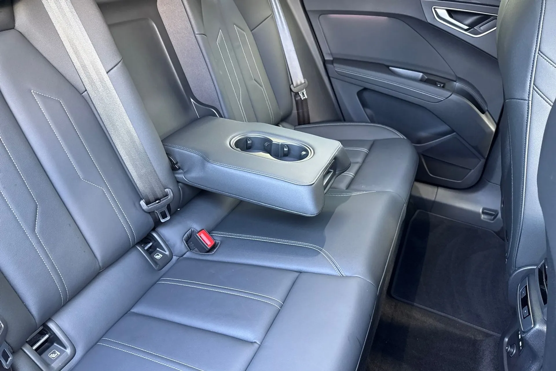 Audi Q4 thumbnail image number 24