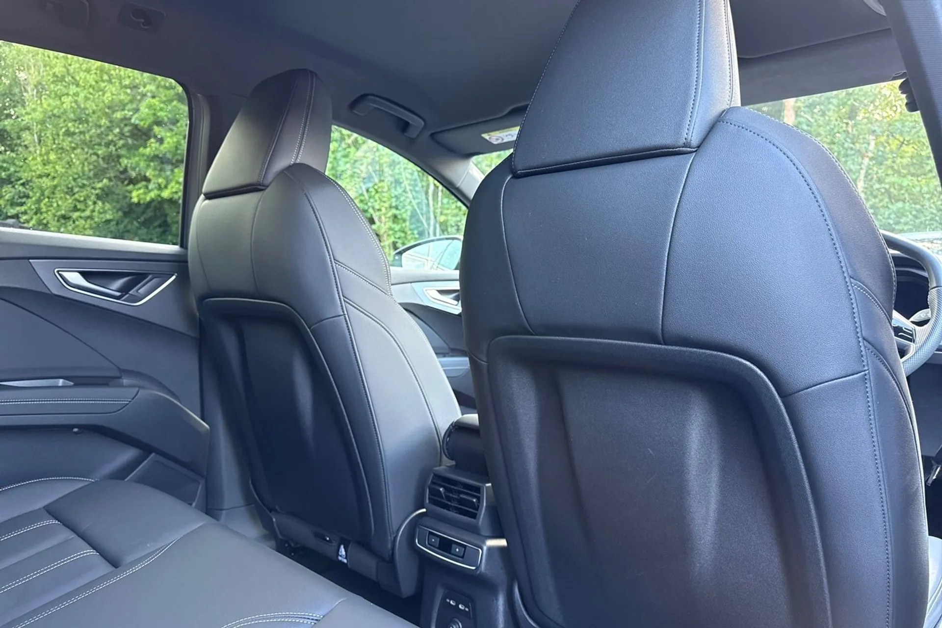 Audi Q4 thumbnail image number 23