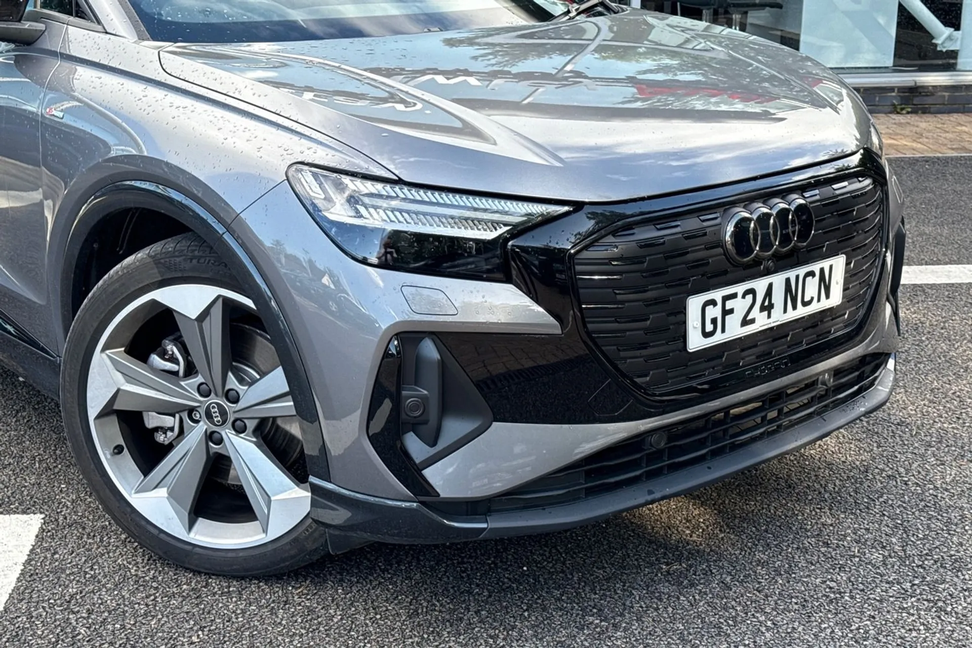 Audi Q4 thumbnail image number 6