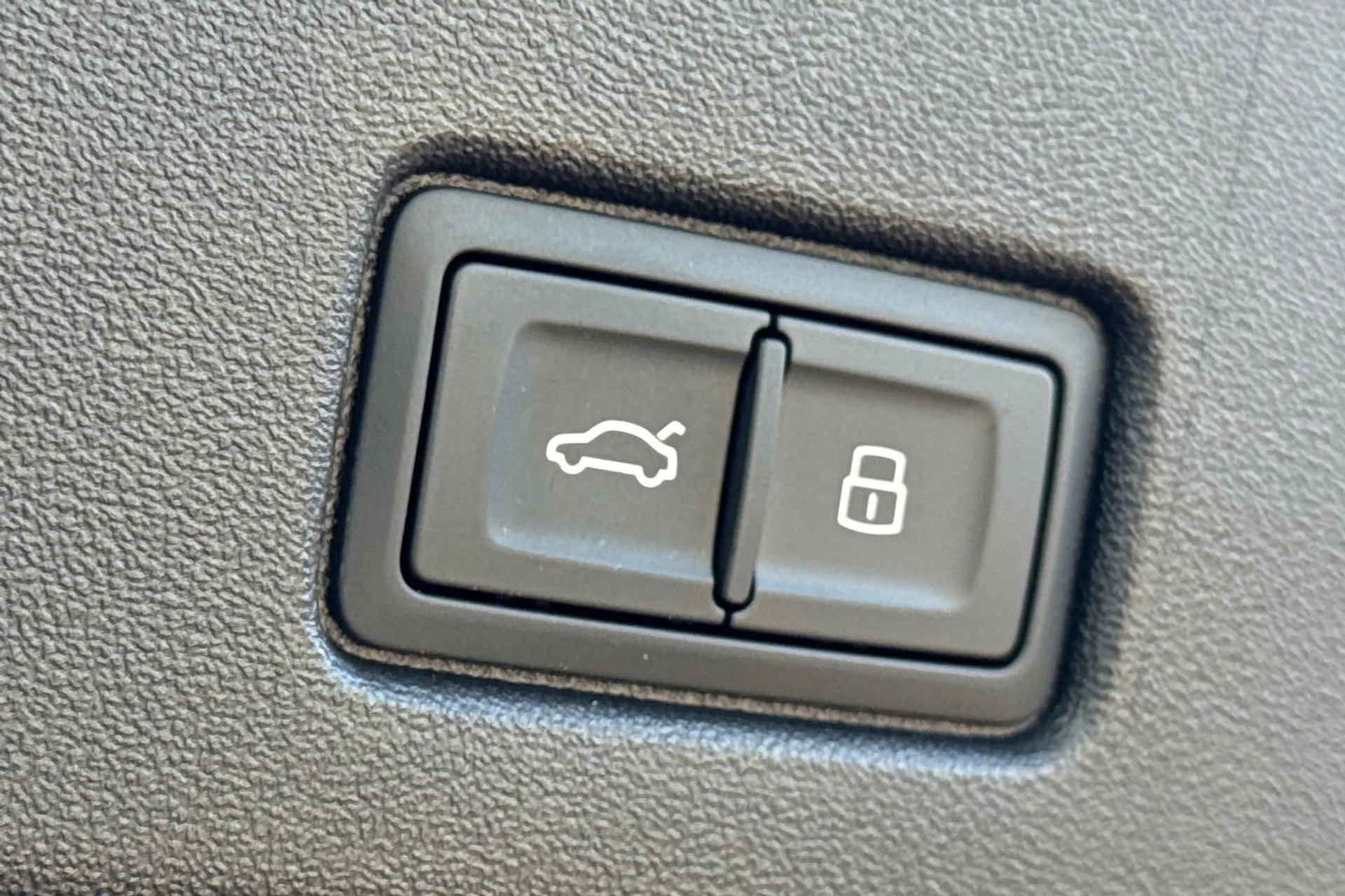 Audi Q4 thumbnail image number 20