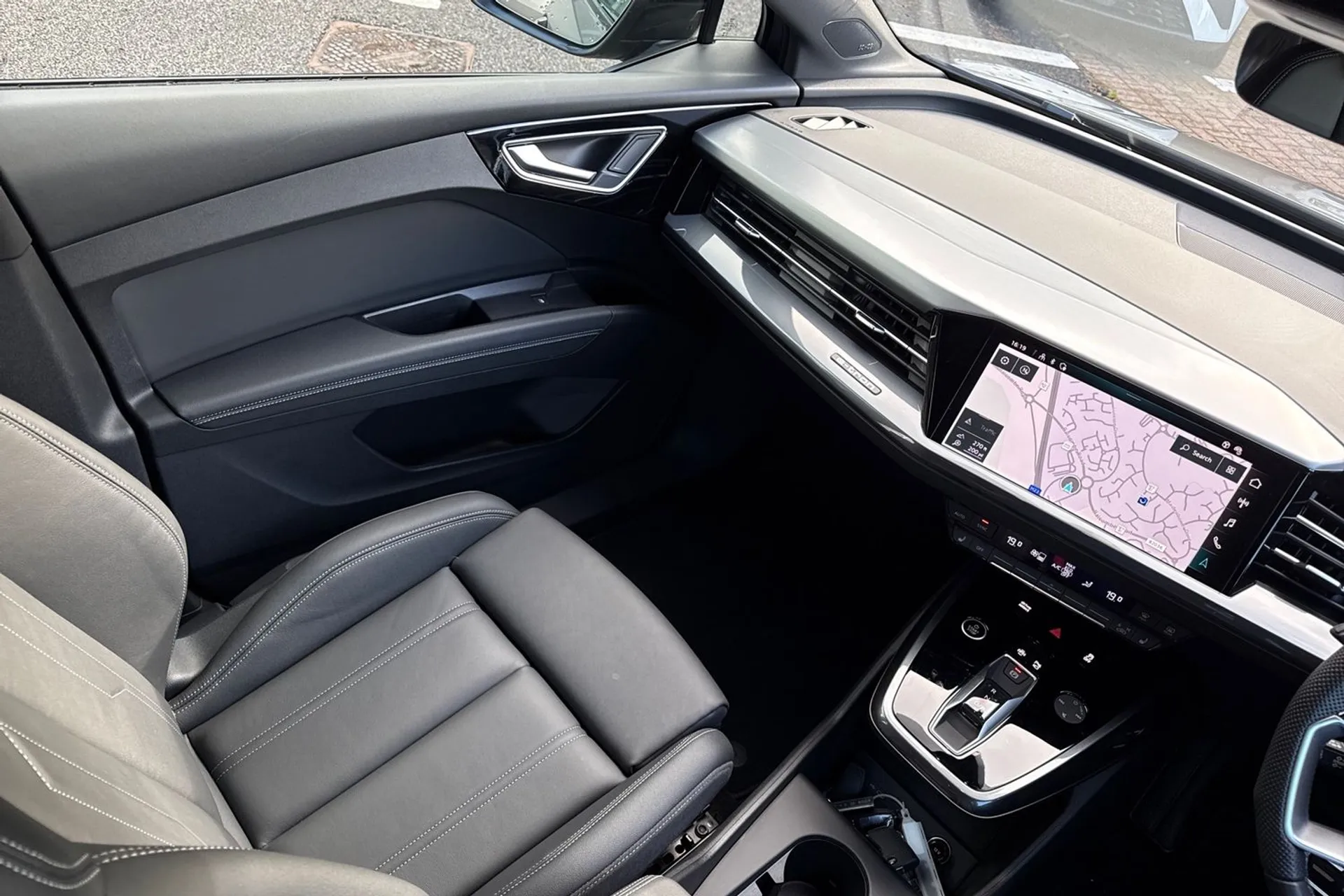 Audi Q4 thumbnail image number 33