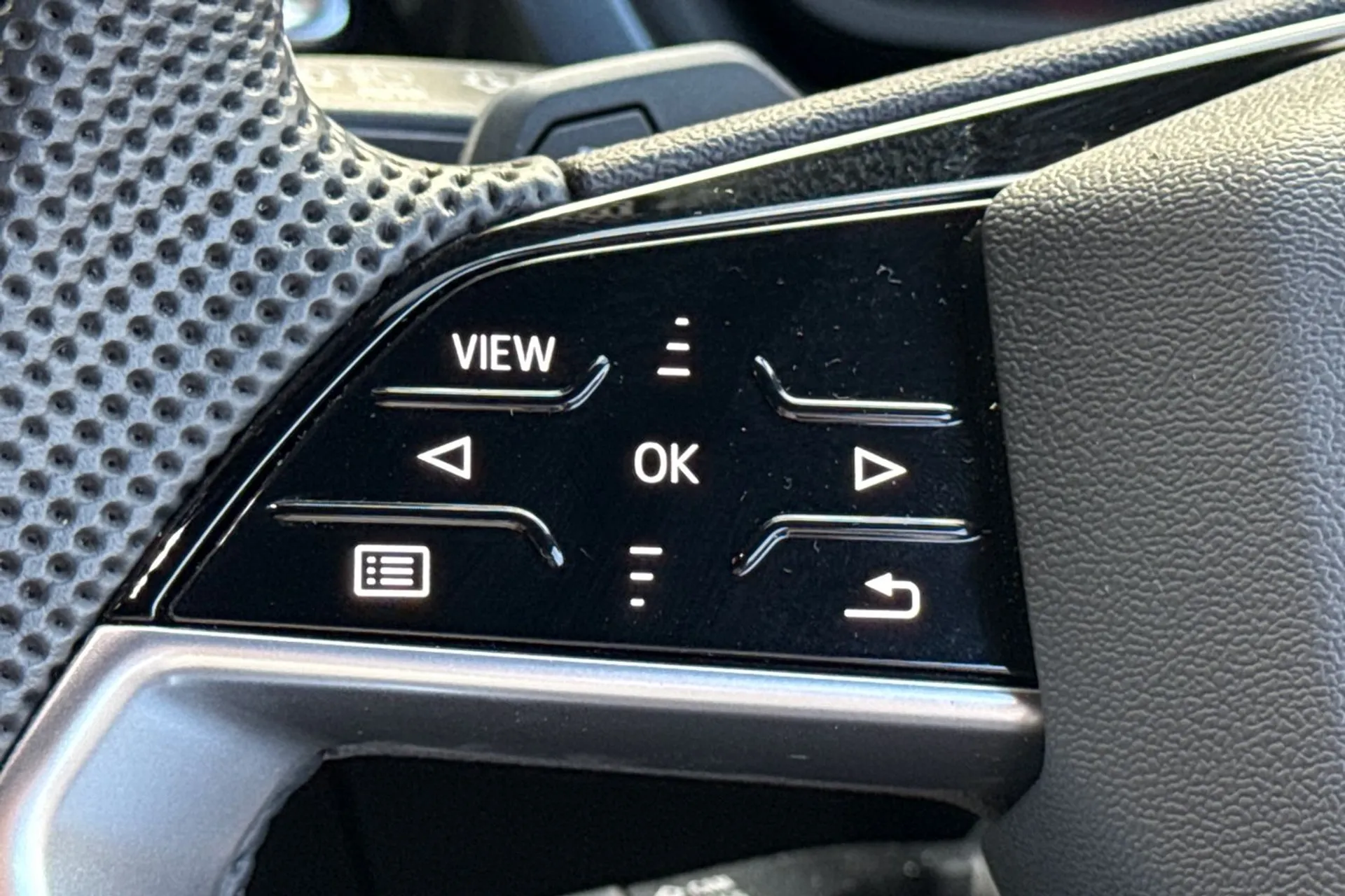 Audi Q4 thumbnail image number 37