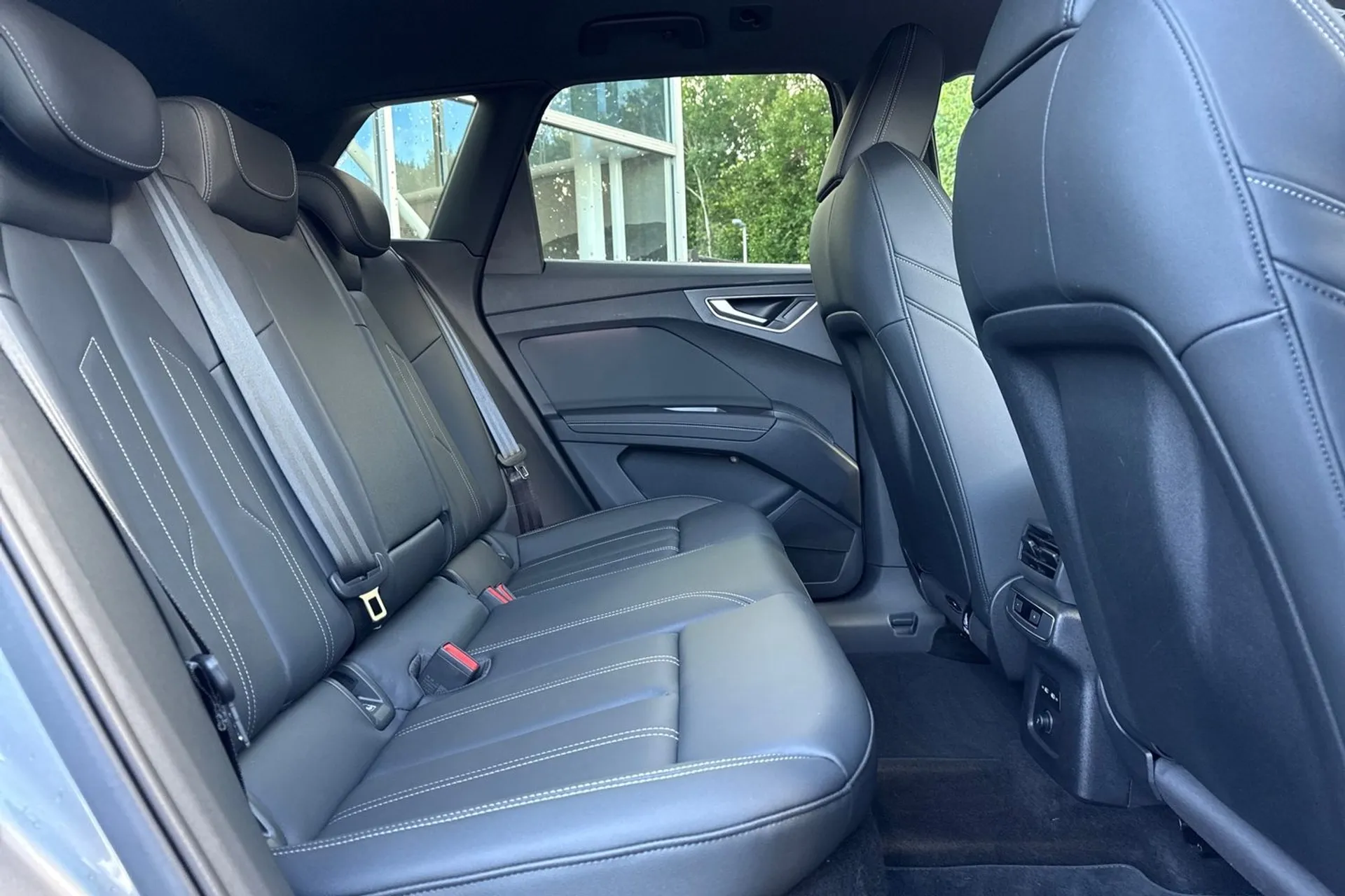 Audi Q4 thumbnail image number 22