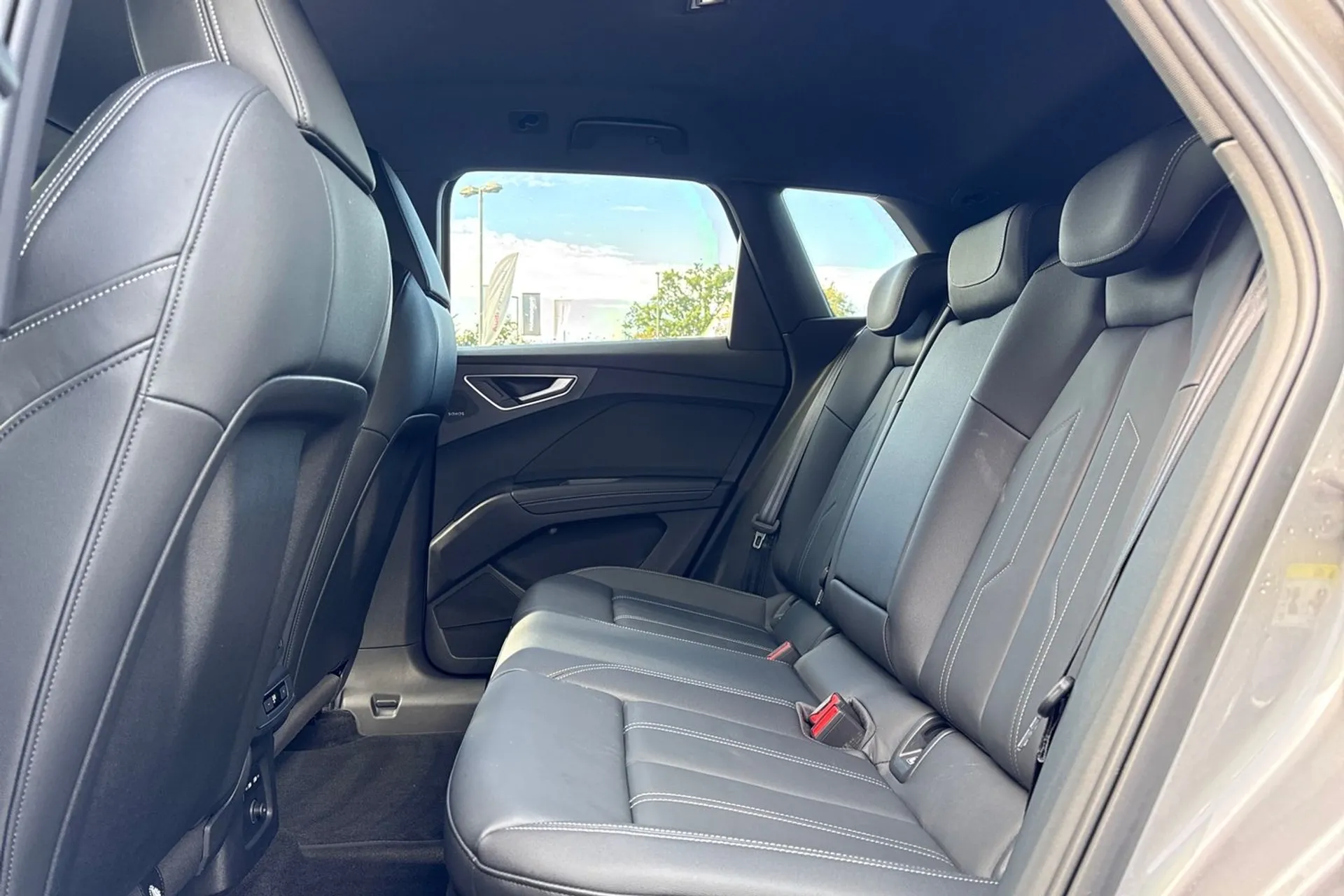 Audi Q4 thumbnail image number 30