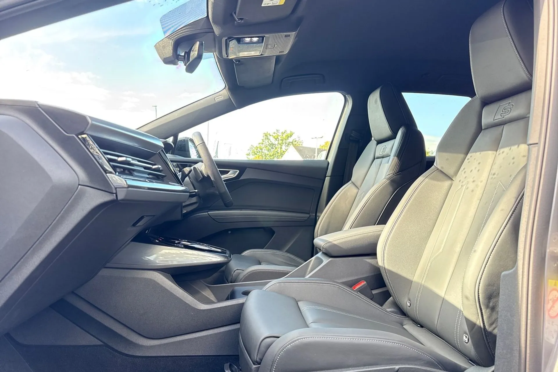 Audi Q4 thumbnail image number 28