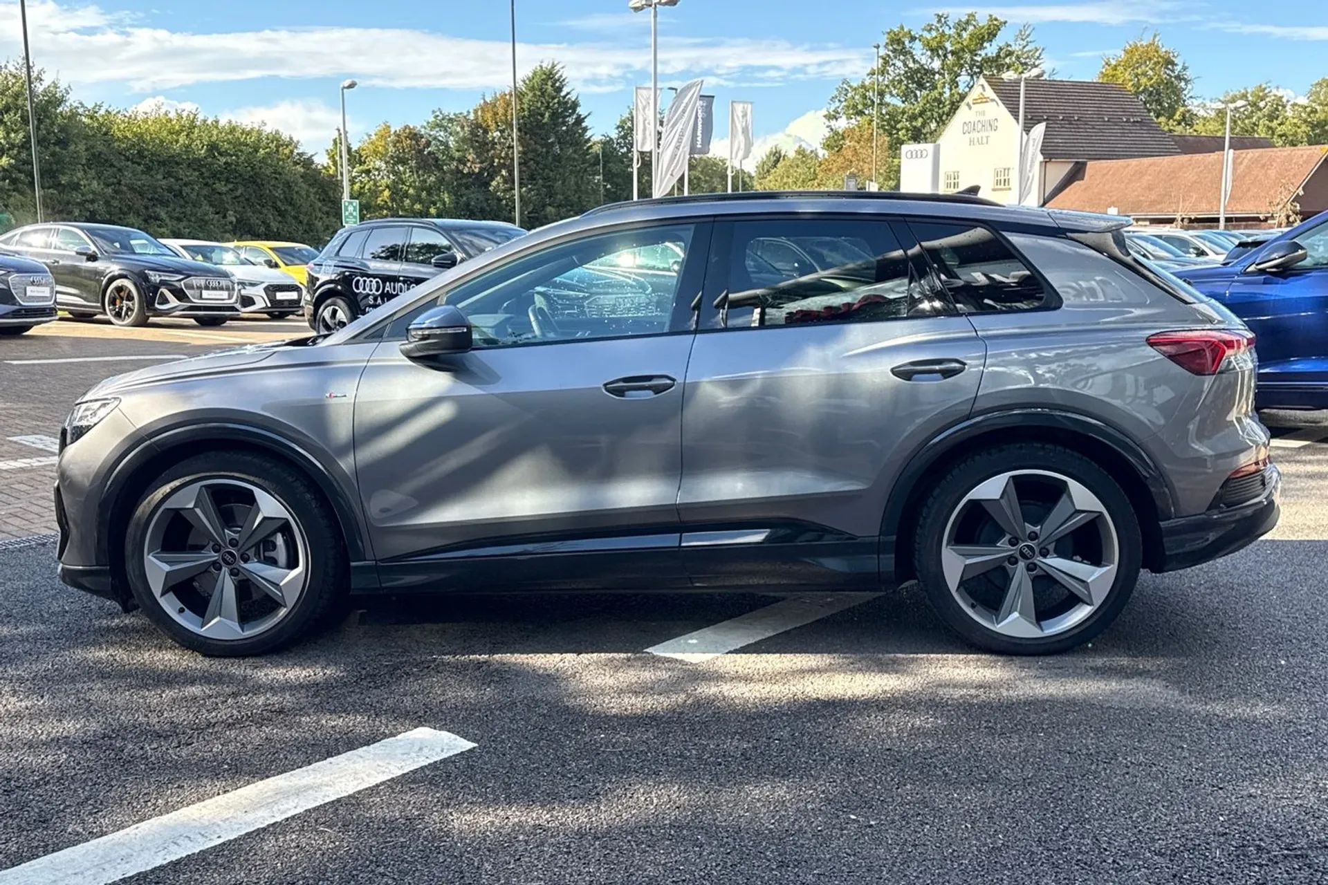 Audi Q4 thumbnail image number 10