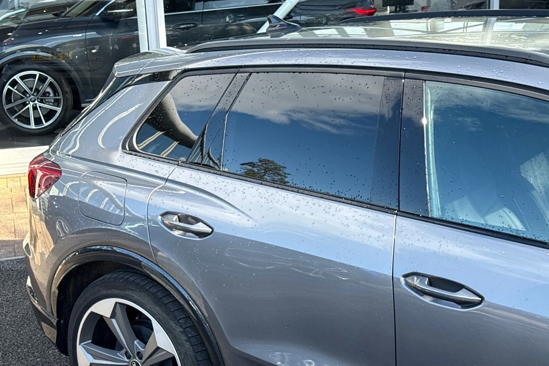 Audi Q4 thumbnail image number 14