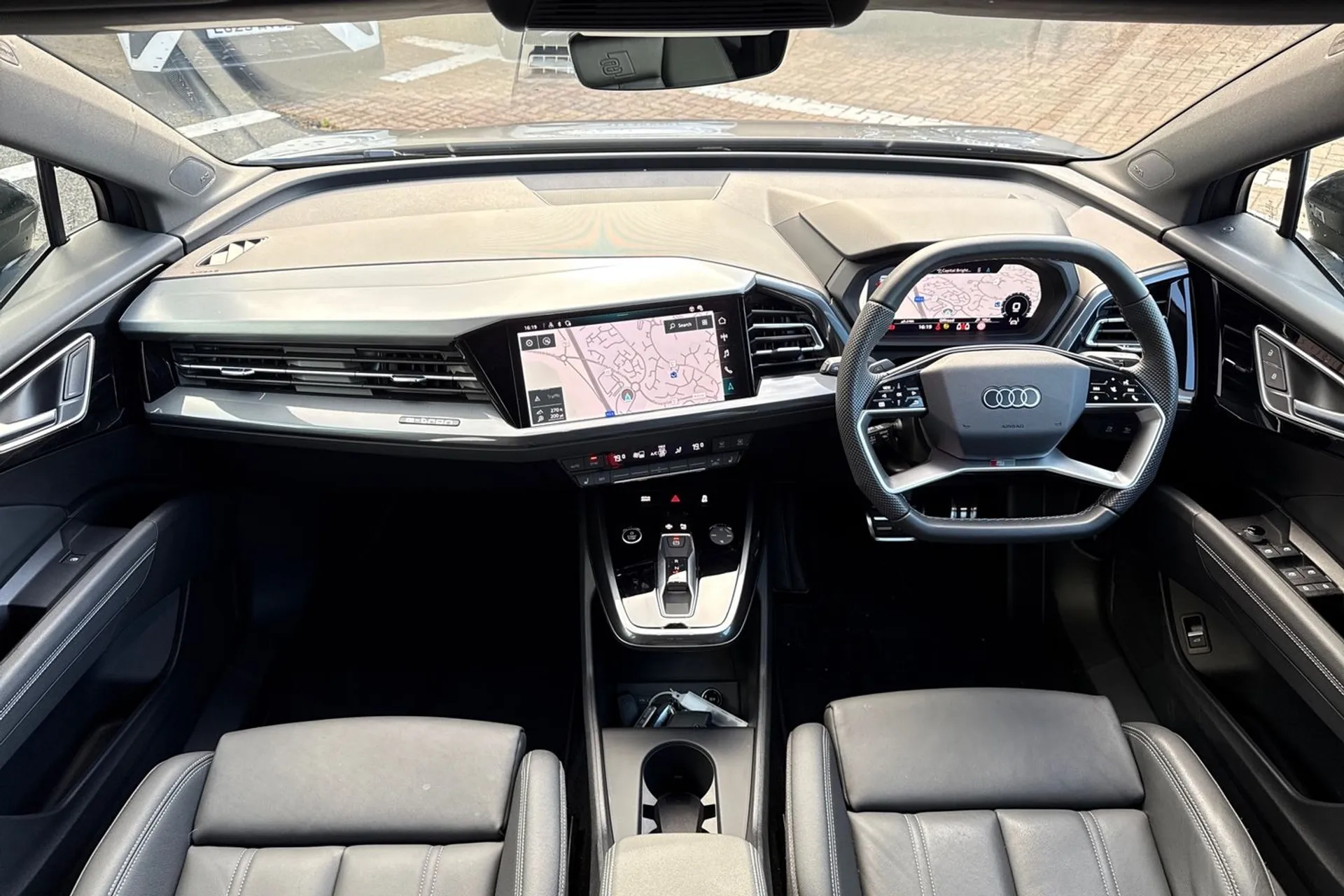 Audi Q4 thumbnail image number 32