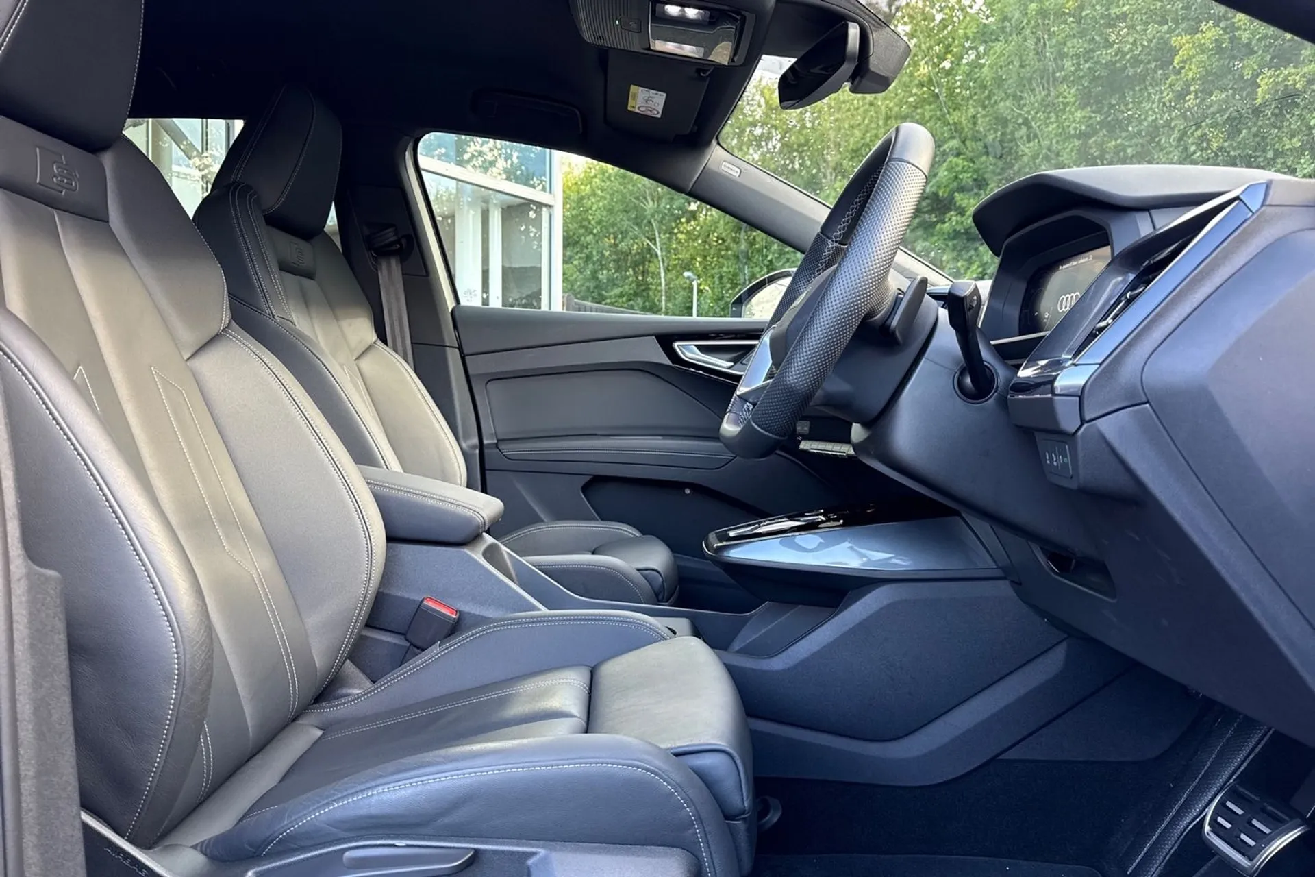 Audi Q4 thumbnail image number 25