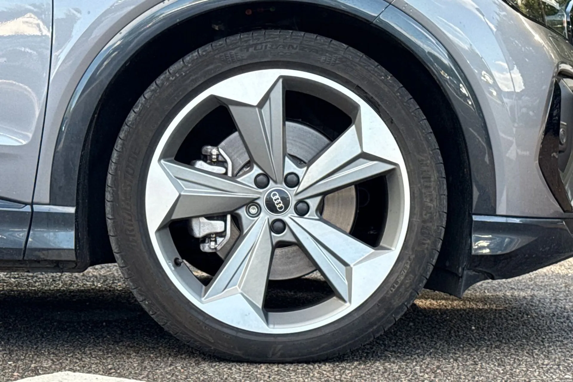 Audi Q4 thumbnail image number 13