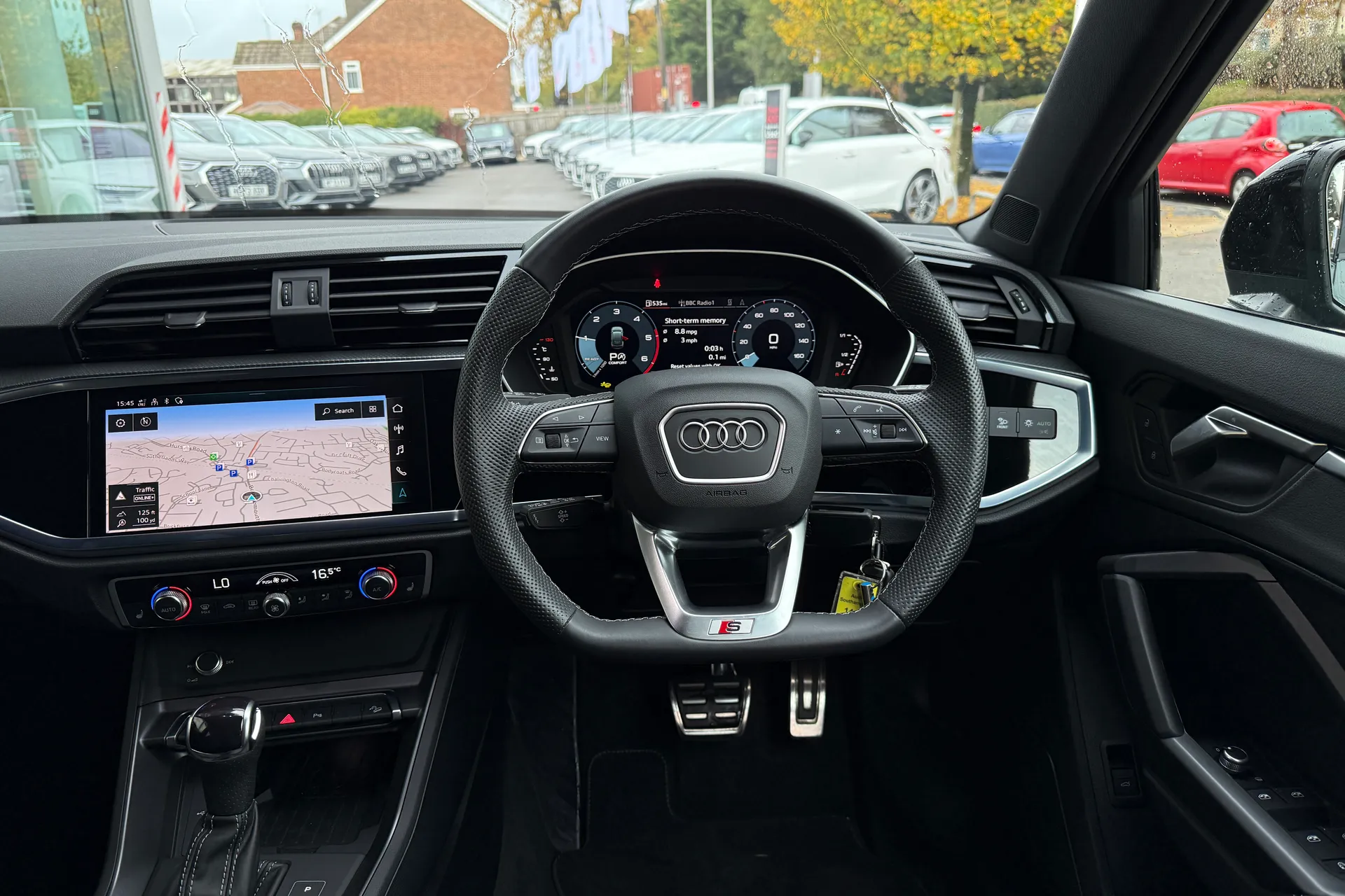 Audi Q3 thumbnail image number 16