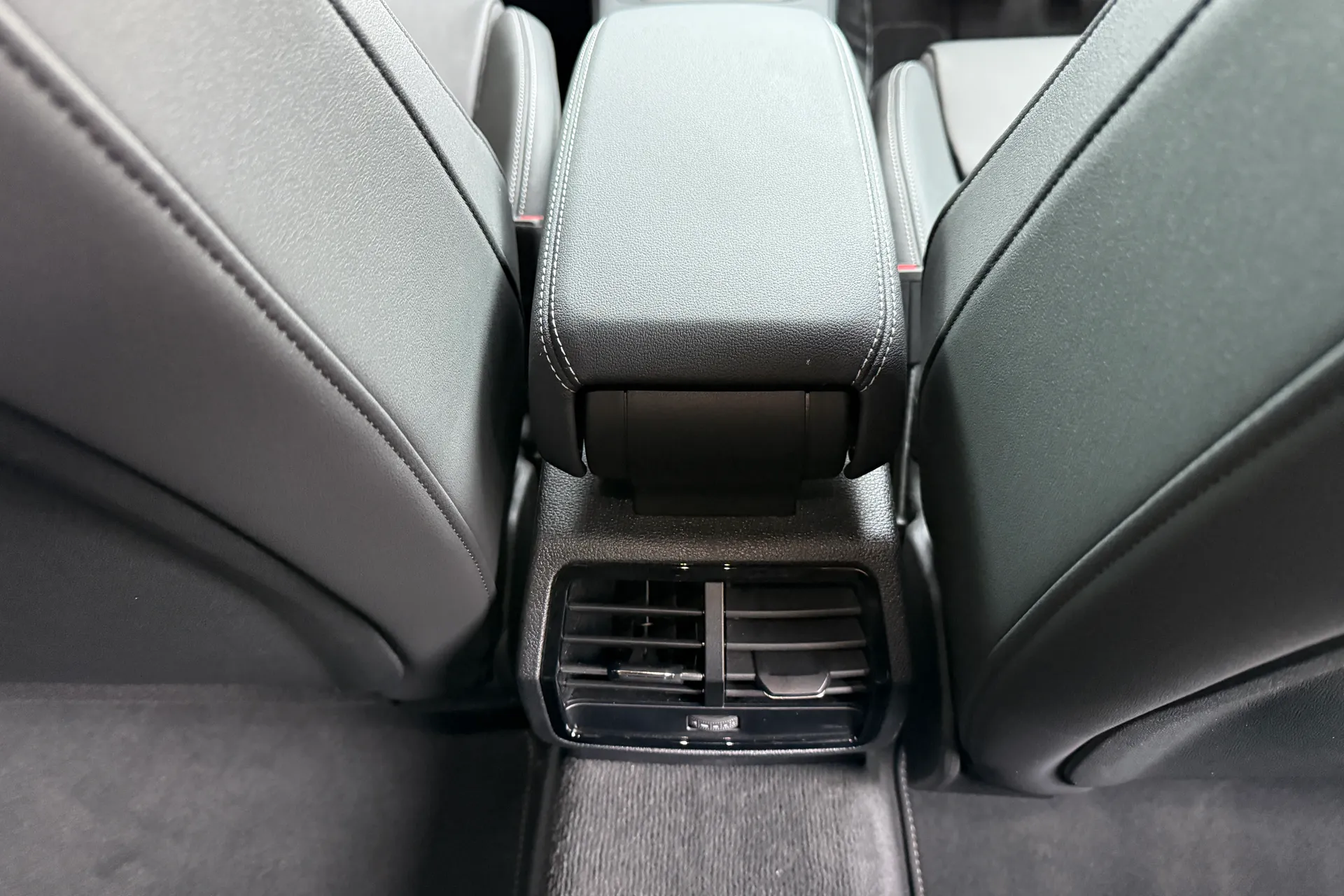 Audi Q3 thumbnail image number 14