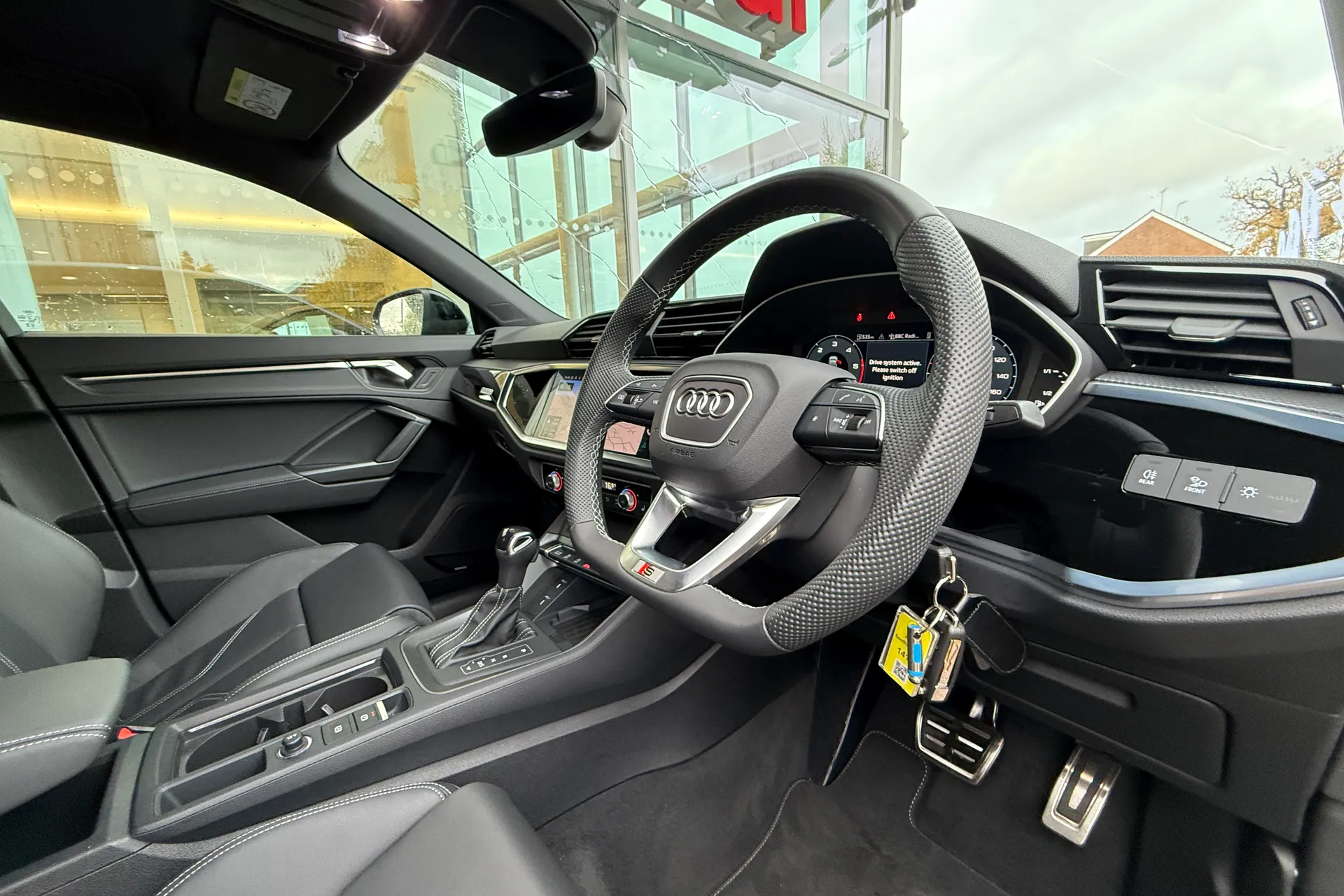 Audi Q3 thumbnail image number 10