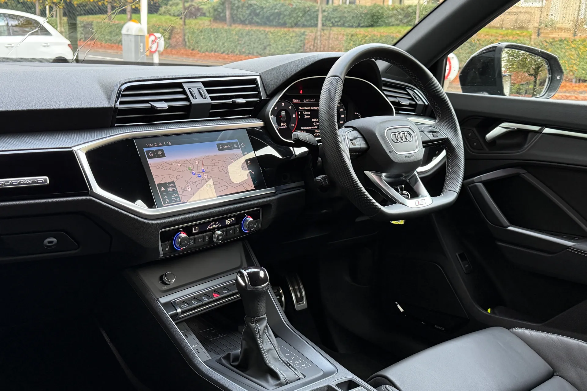 Audi Q3 thumbnail image number 35