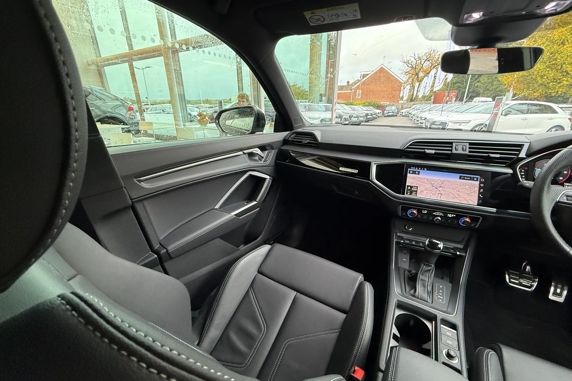 Audi Q3 thumbnail image number 18