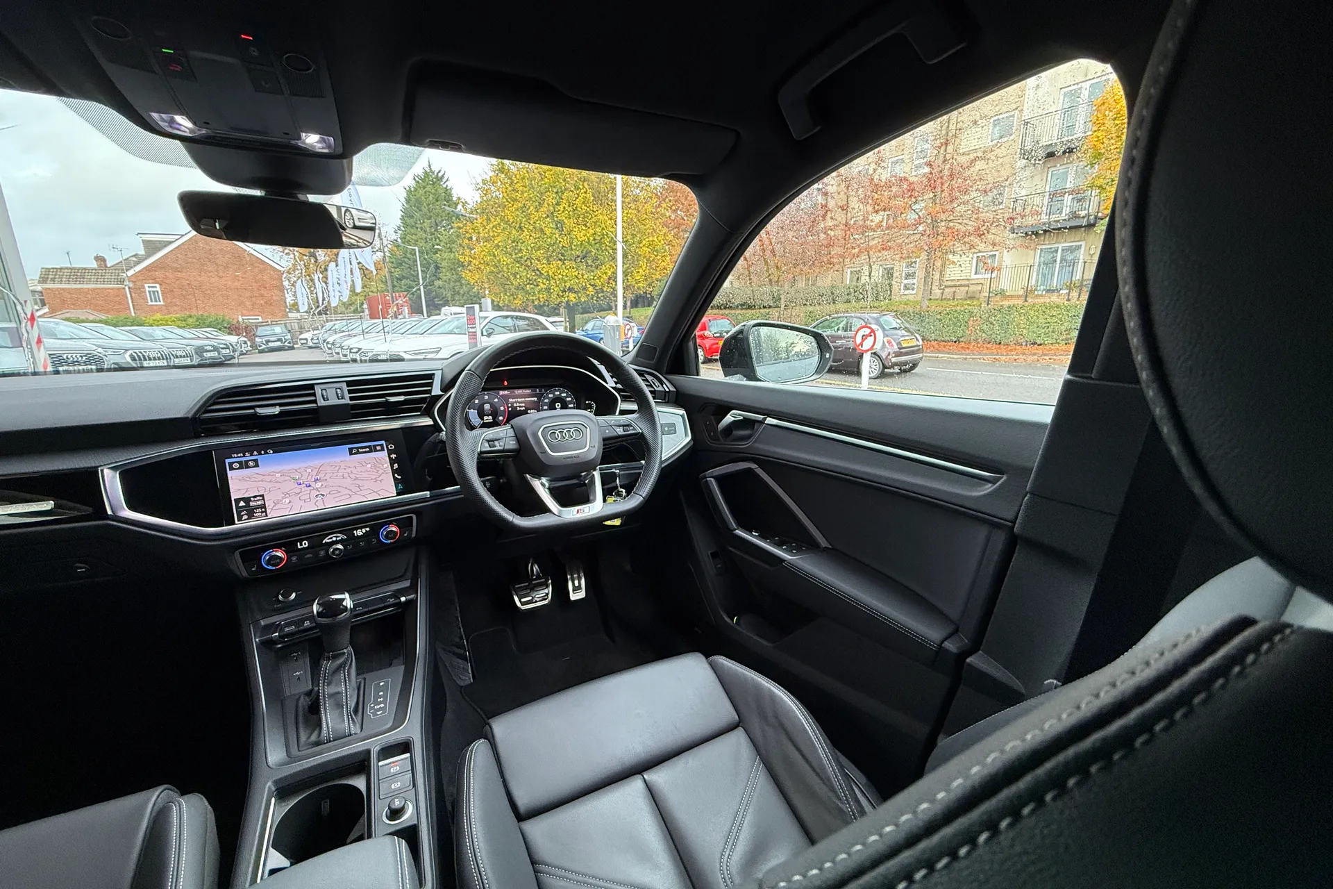 Audi Q3 thumbnail image number 17