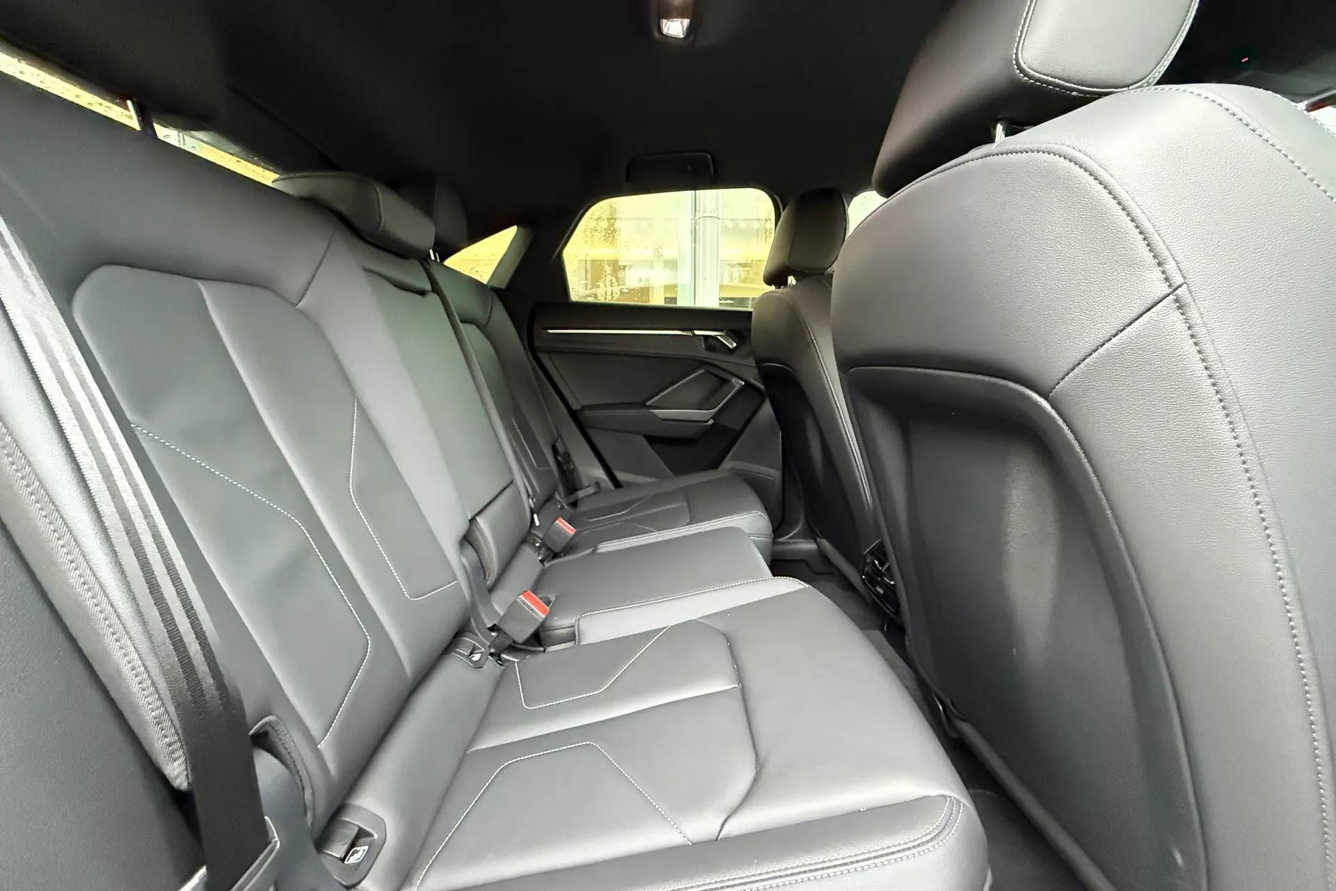 Audi Q3 thumbnail image number 12