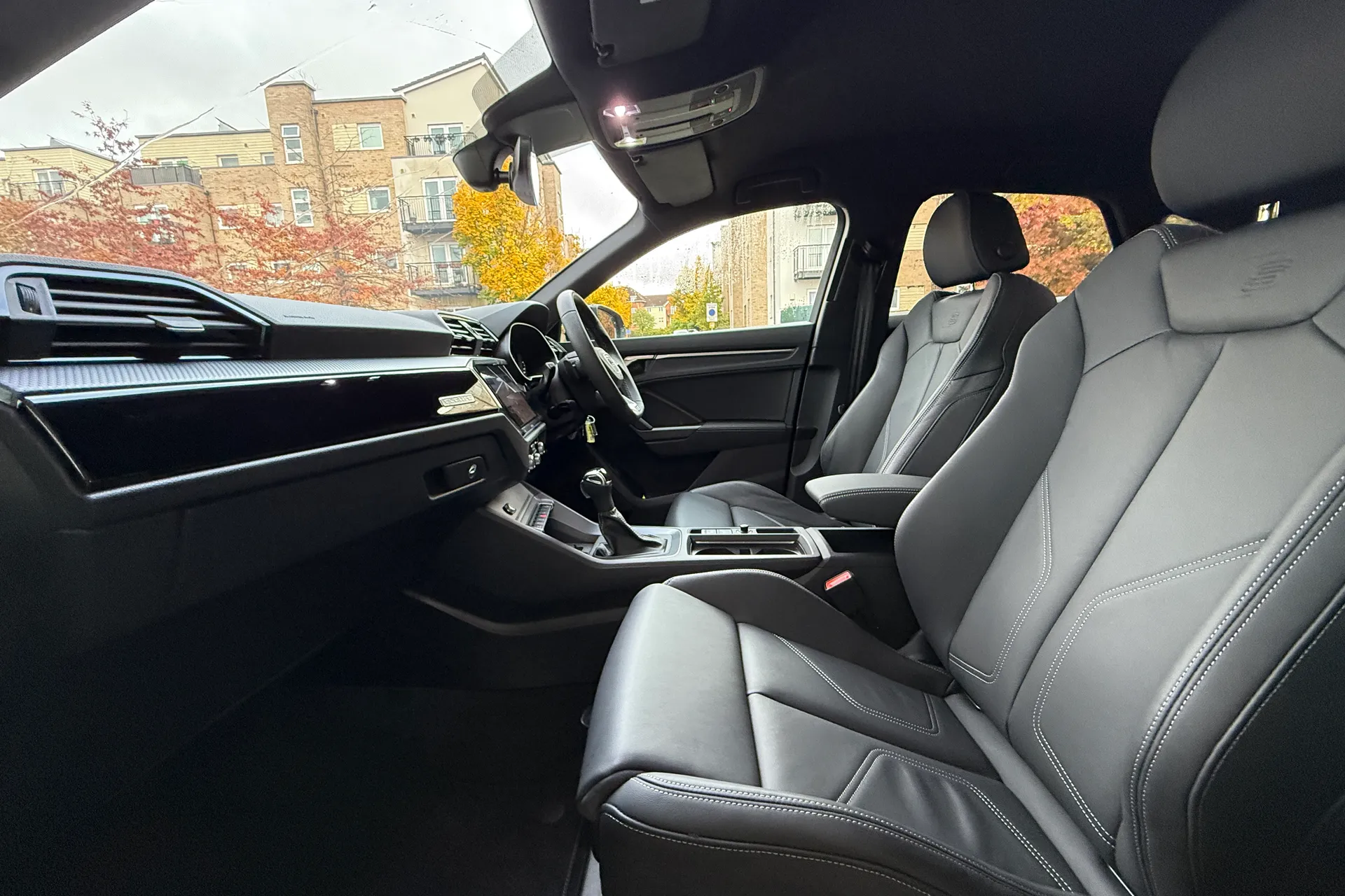 Audi Q3 thumbnail image number 33