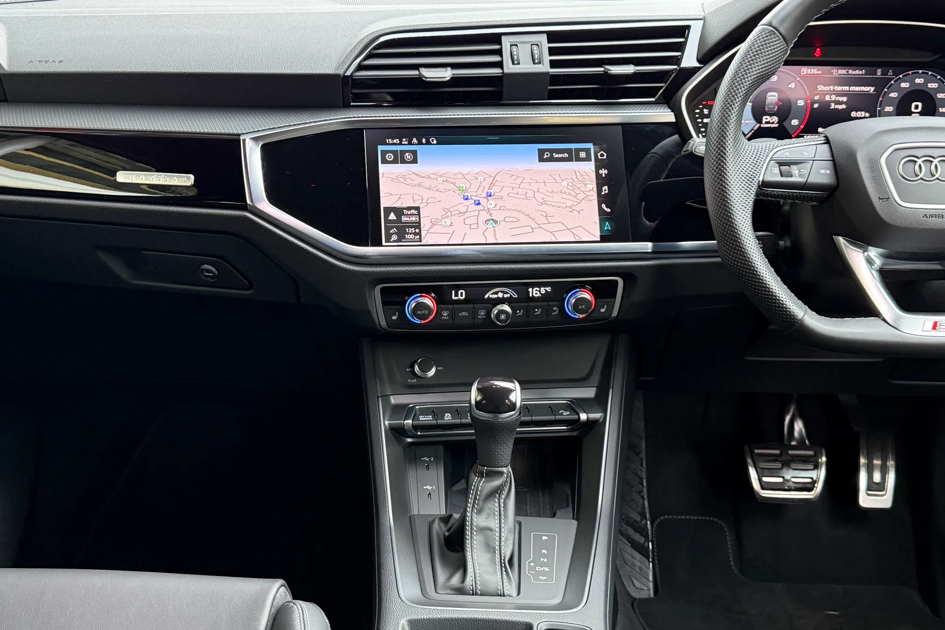 Audi Q3 thumbnail image number 15