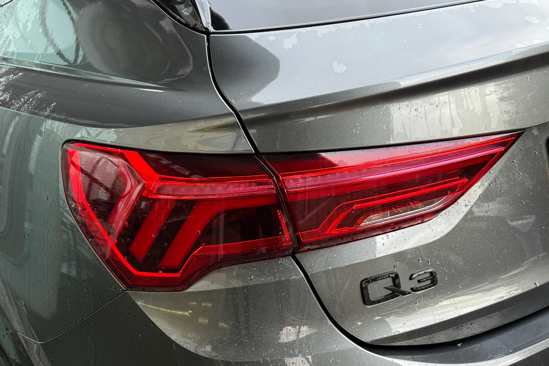 Audi Q3 thumbnail image number 21