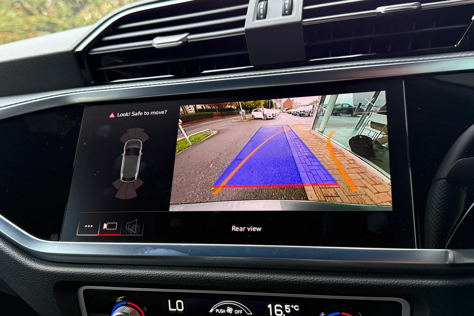 Audi Q3 thumbnail image number 44