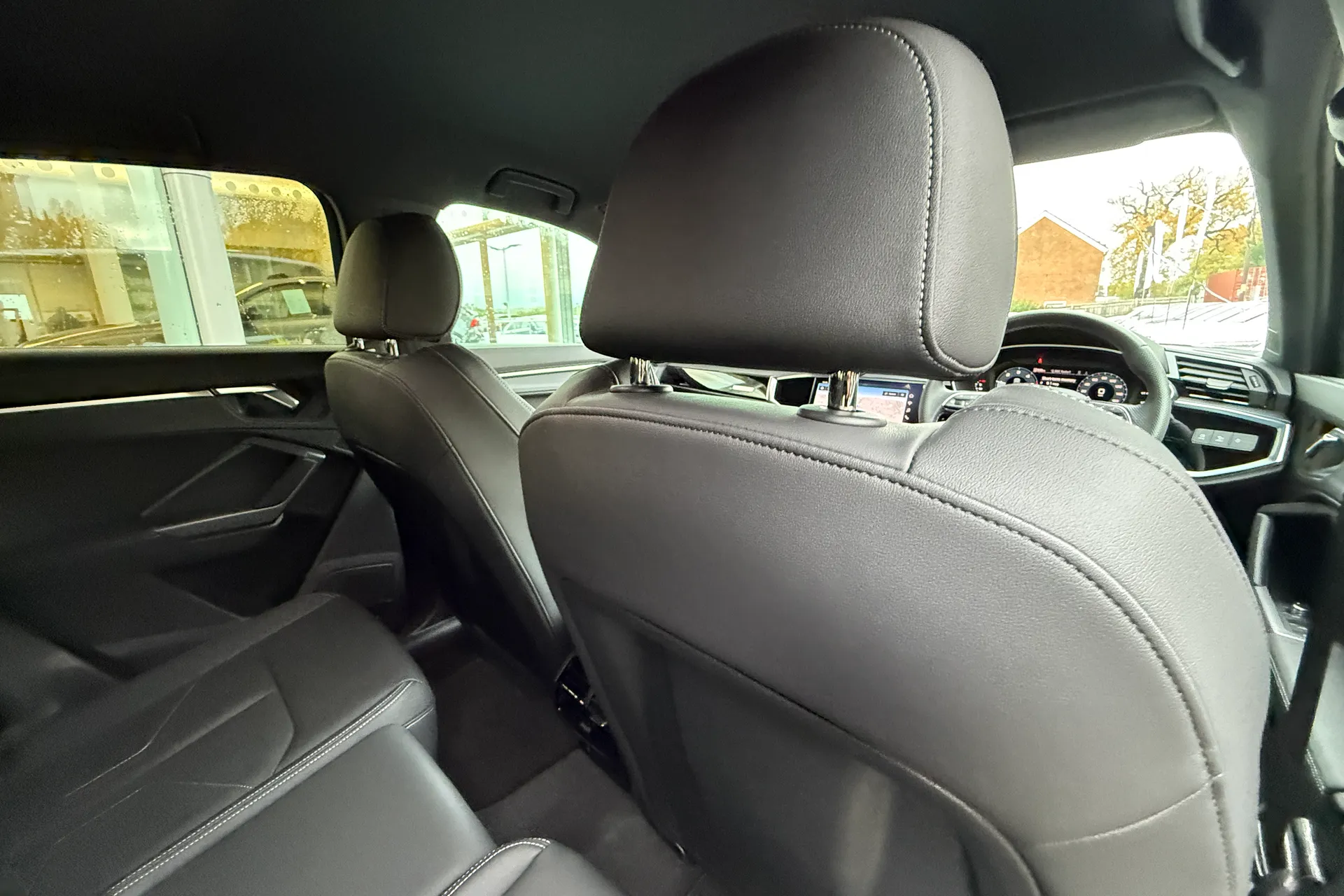 Audi Q3 thumbnail image number 13