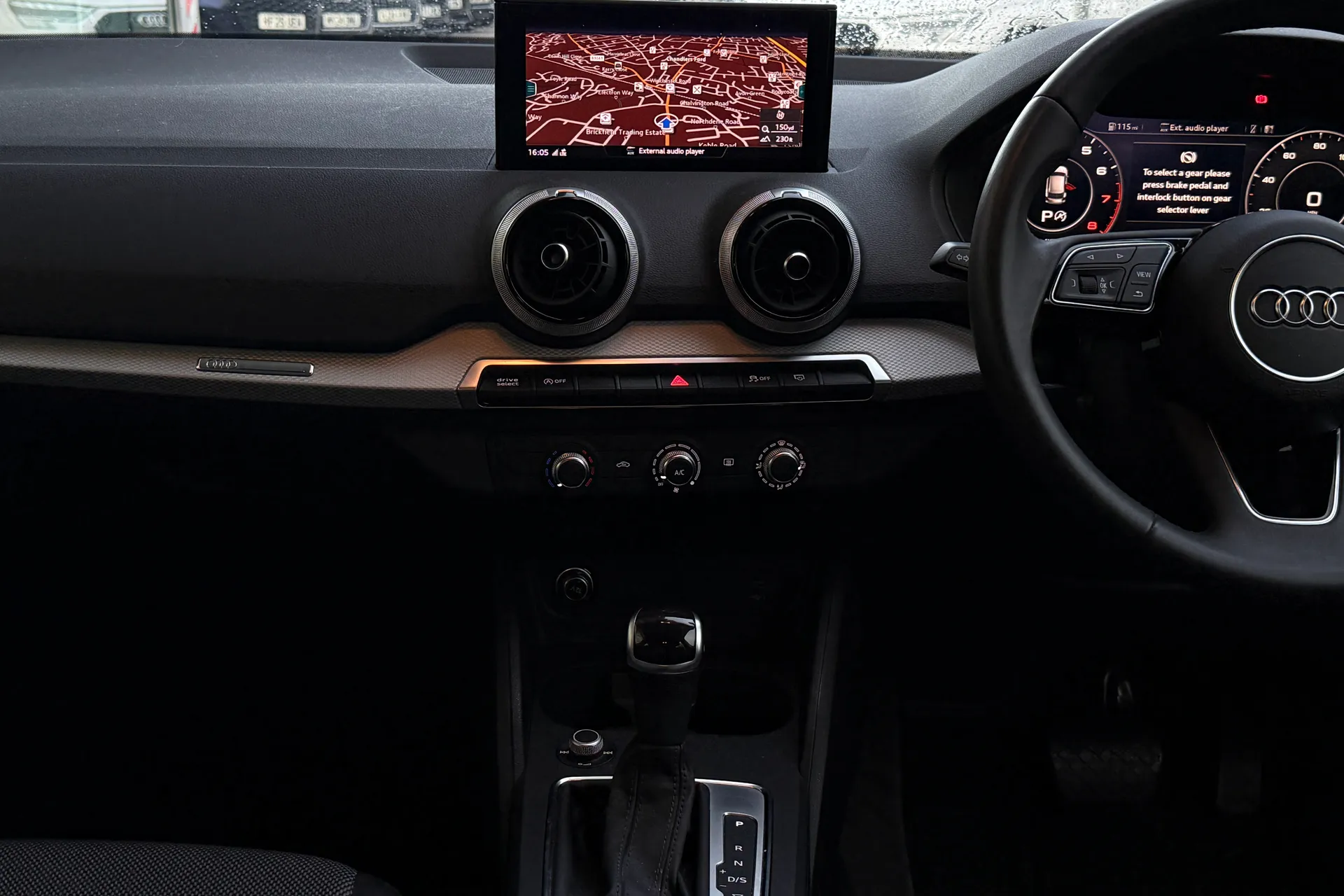 Audi Q2 thumbnail image number 12