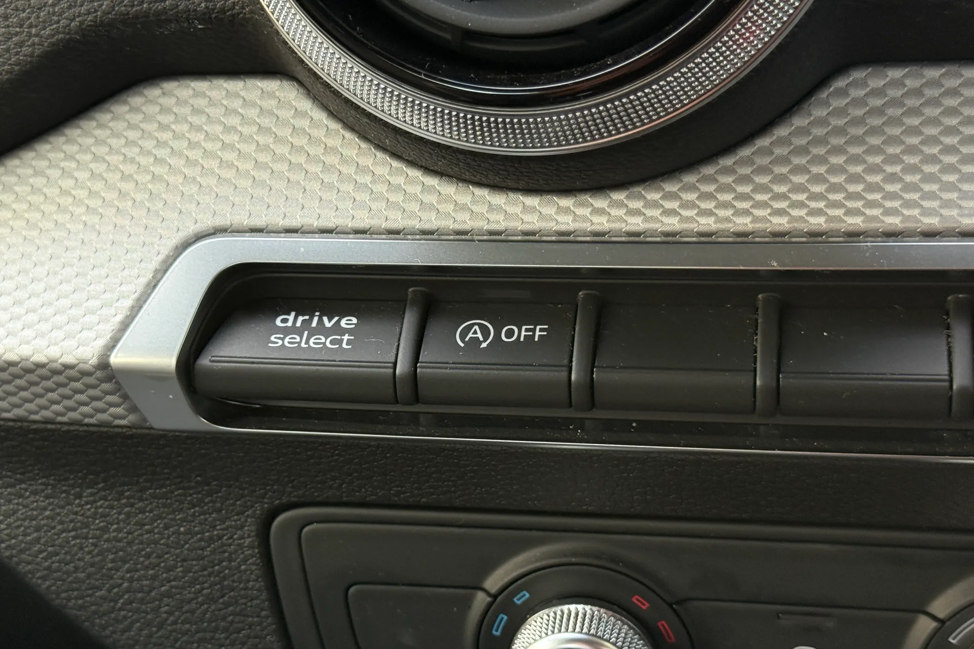 Audi Q2 thumbnail image number 50