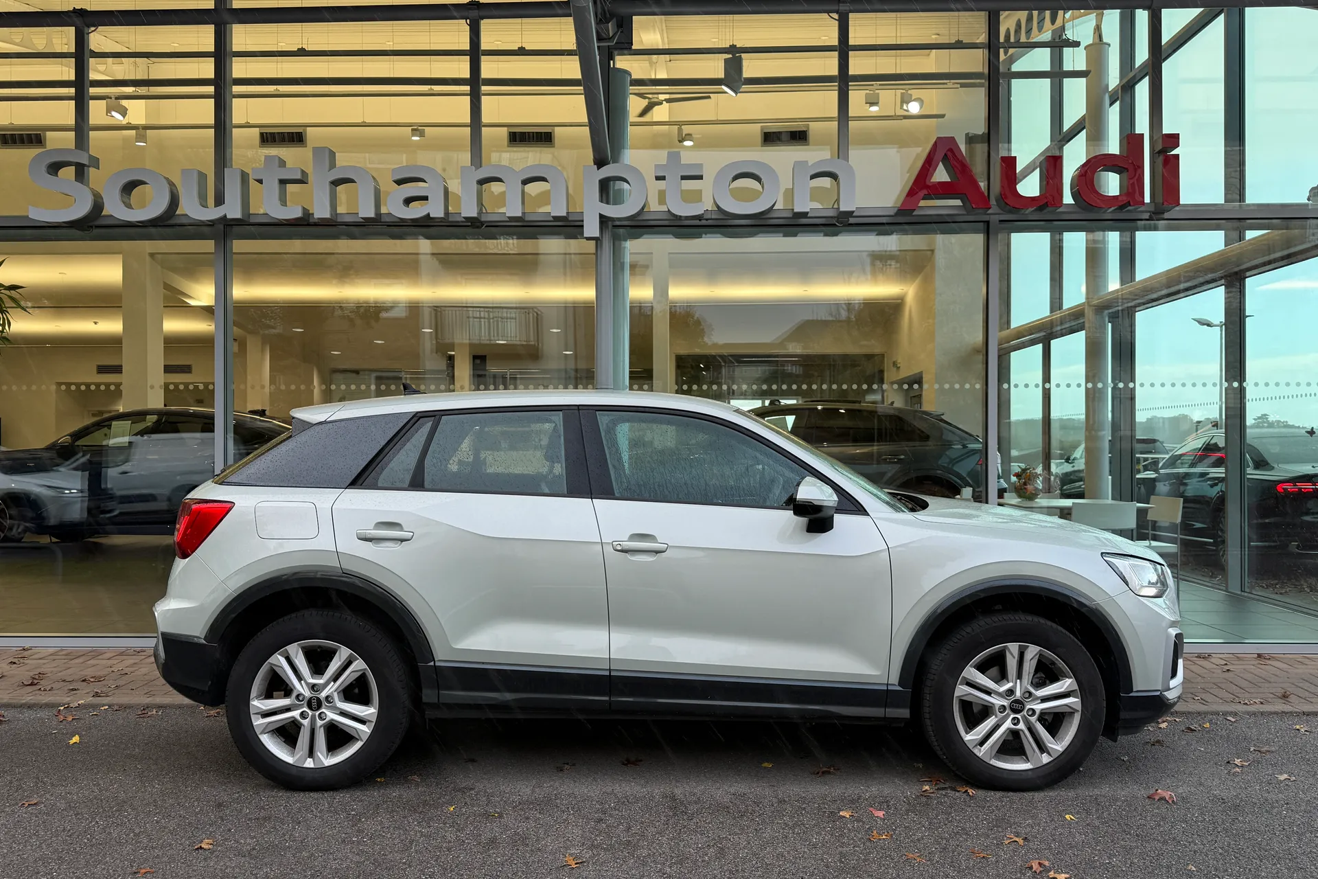 Audi Q2 thumbnail image number 2