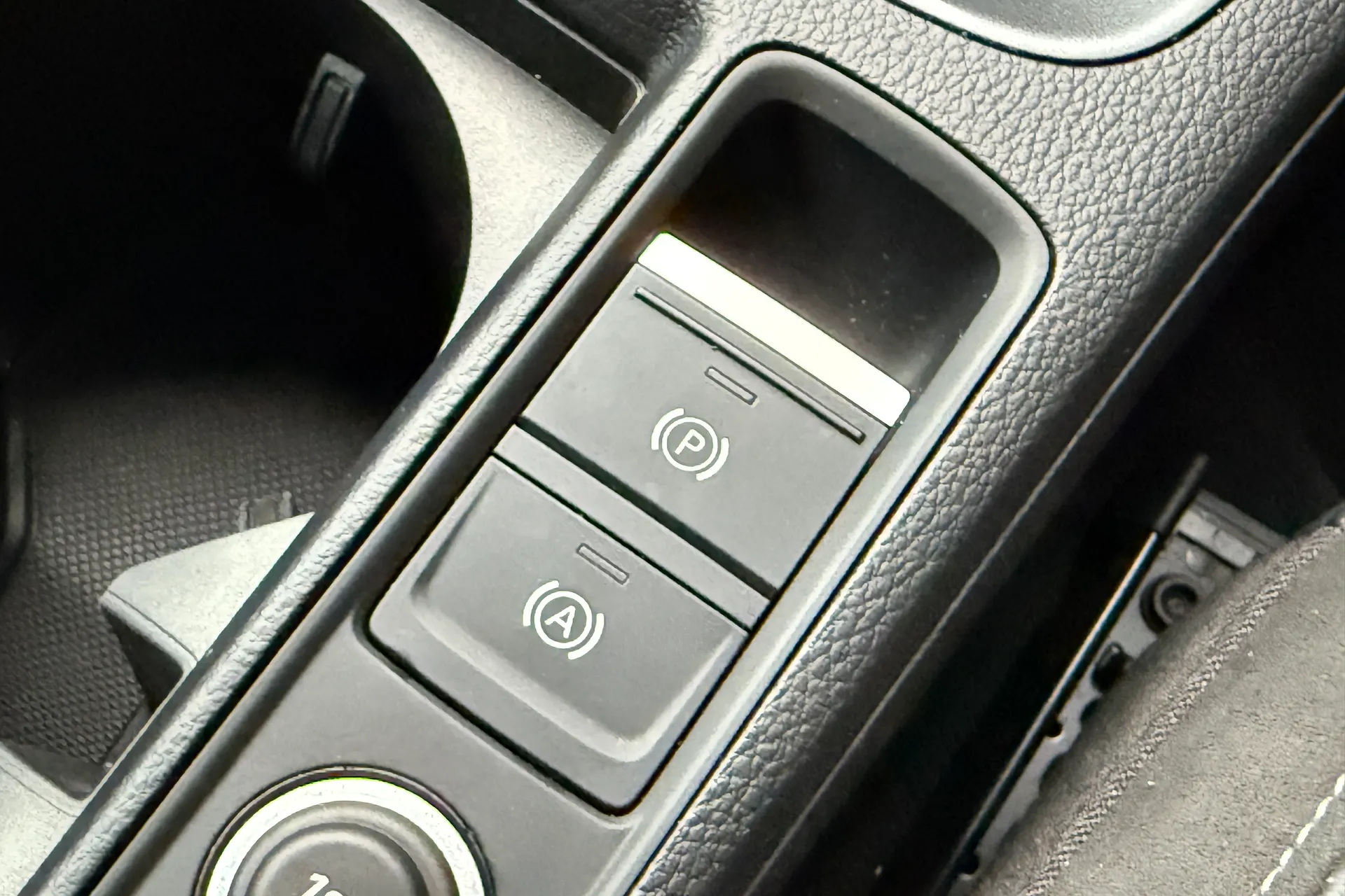 Audi Q3 thumbnail image number 22