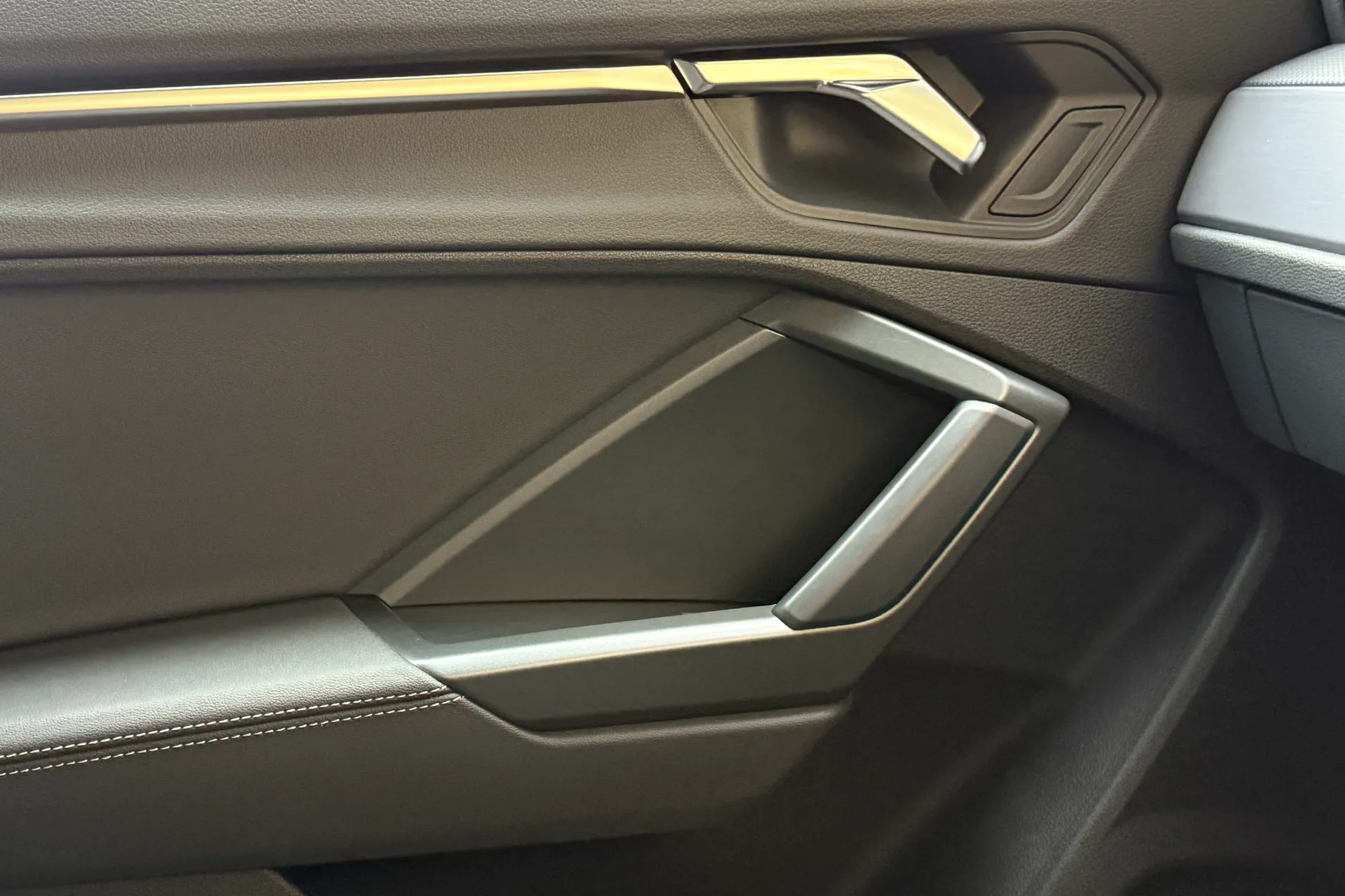 Audi Q3 thumbnail image number 26