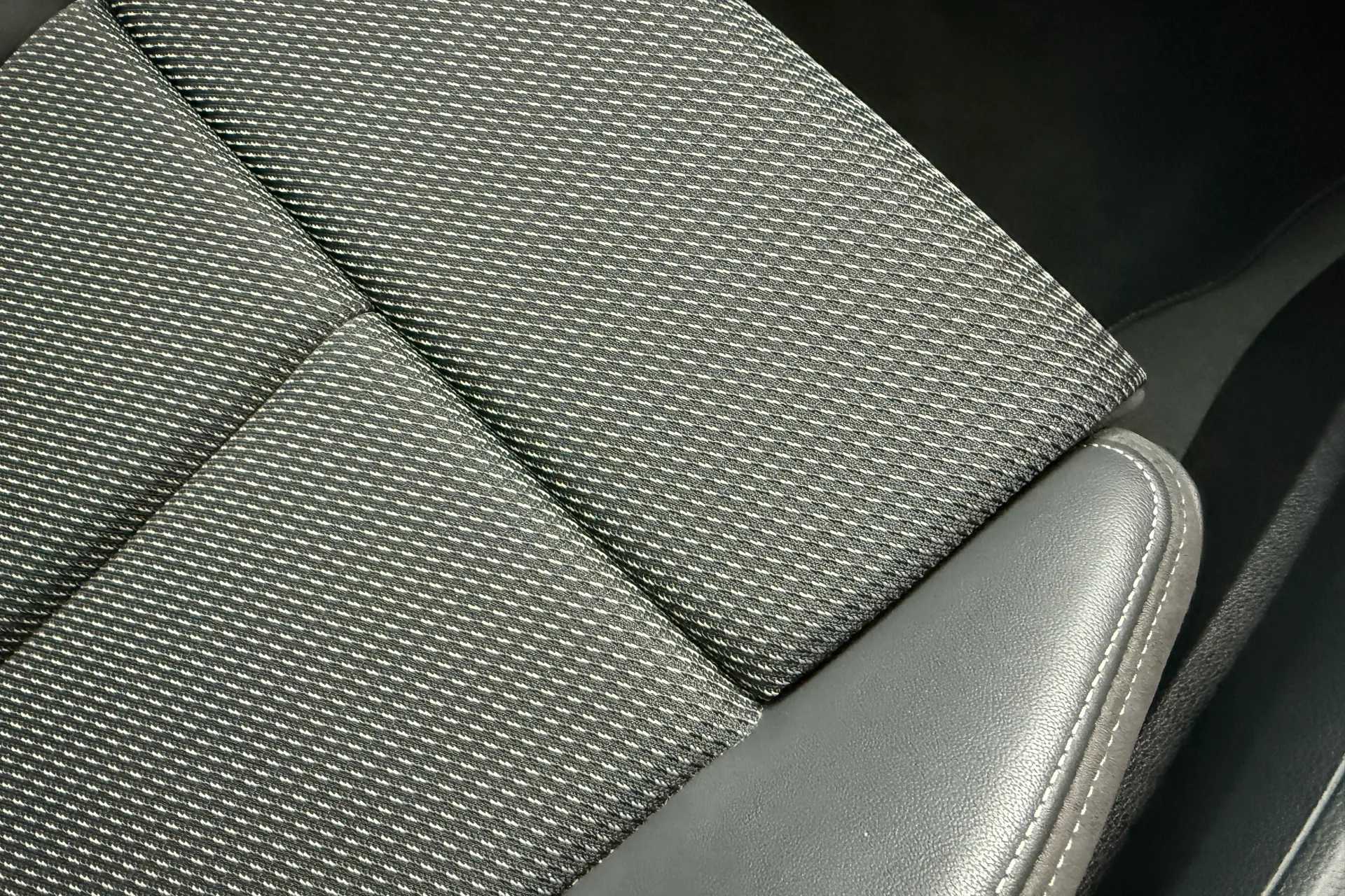 Audi Q3 thumbnail image number 24