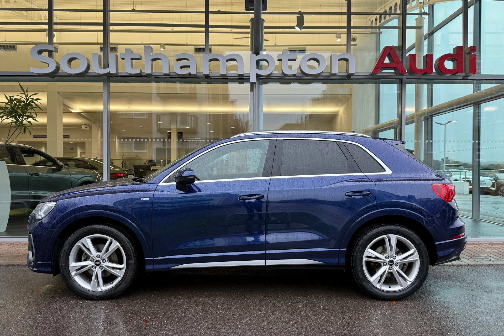 Audi Q3 thumbnail image number 54