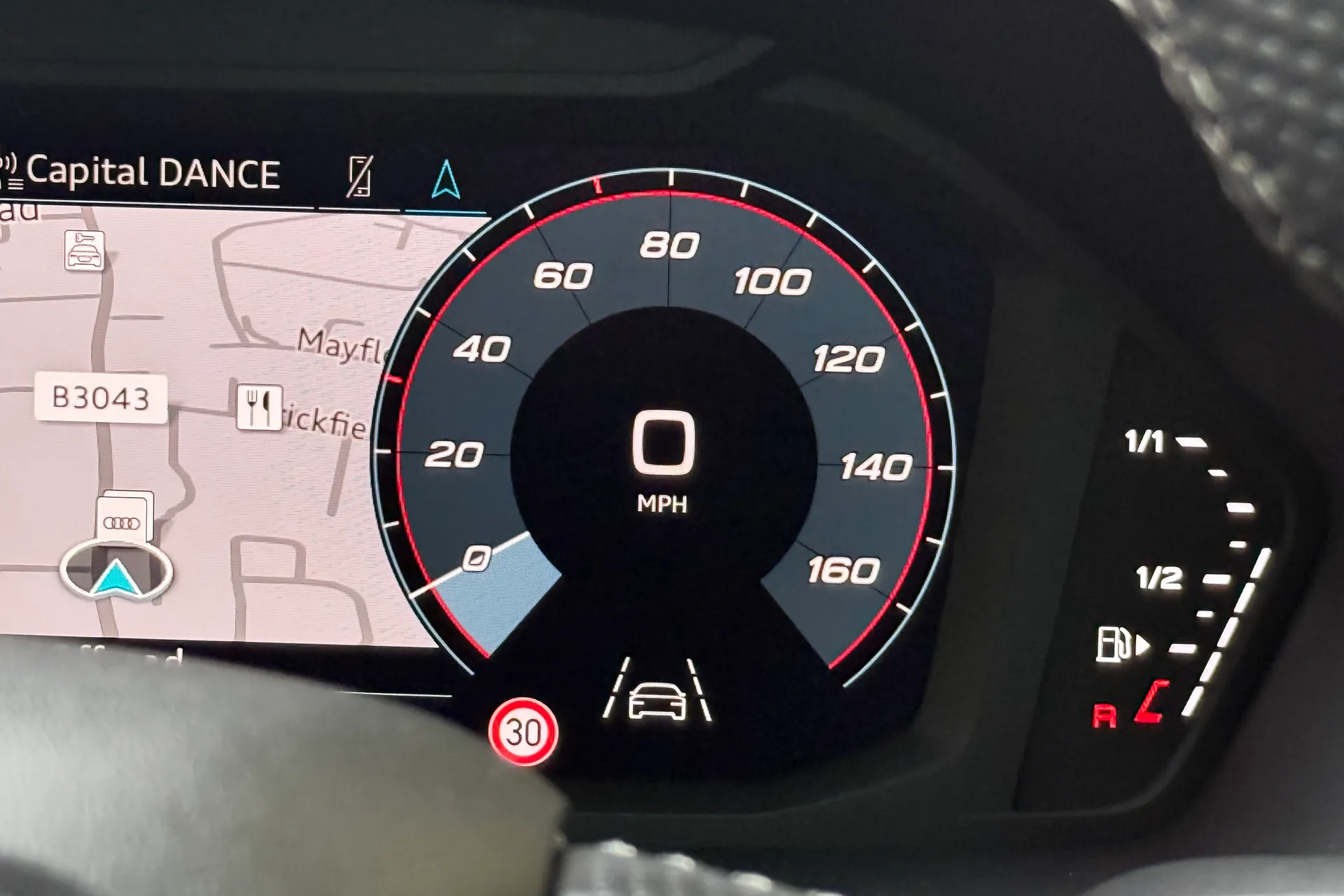 Audi Q3 thumbnail image number 11